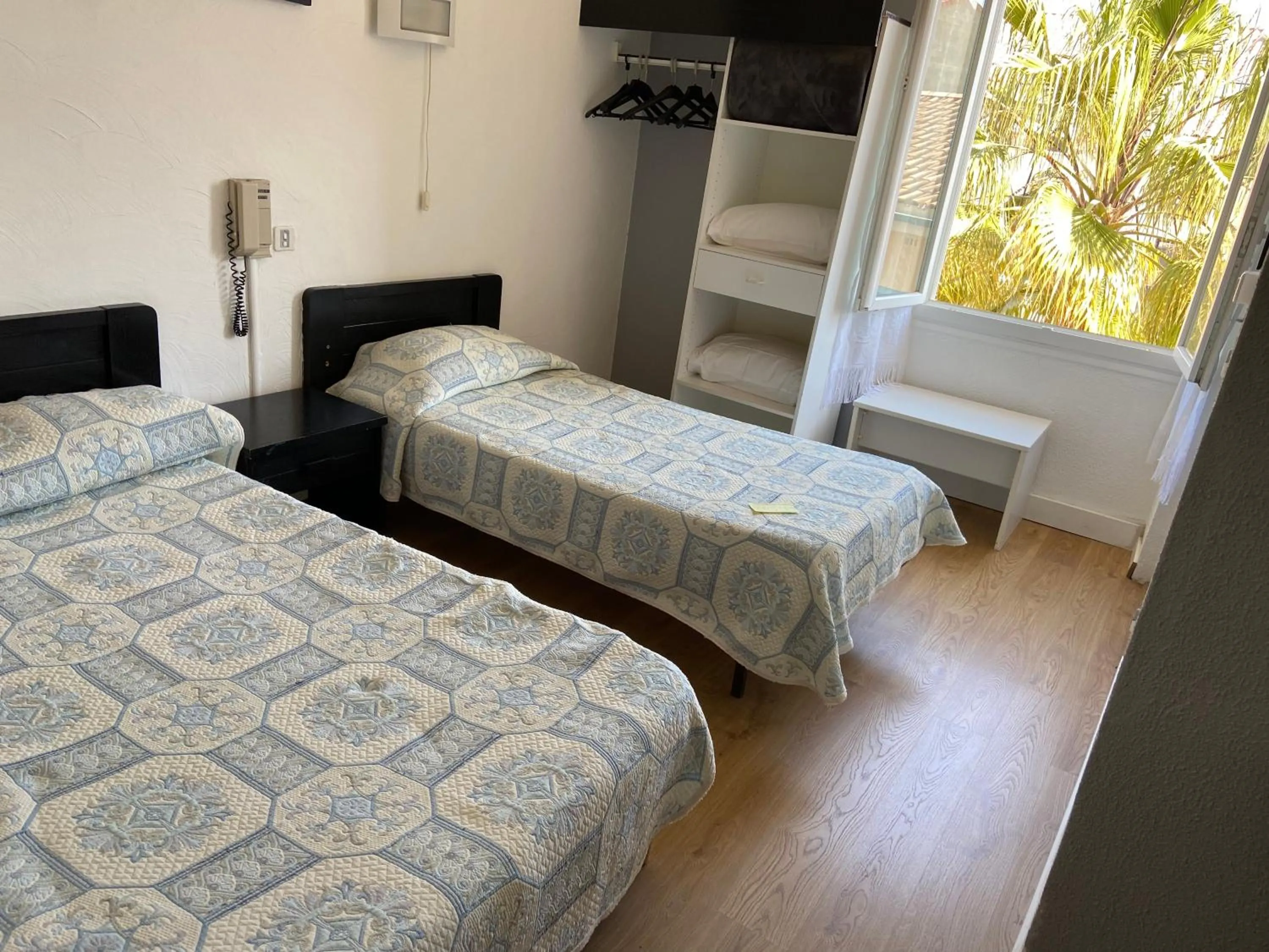 Bed in Hôtel Belle Vue d'Angleterre