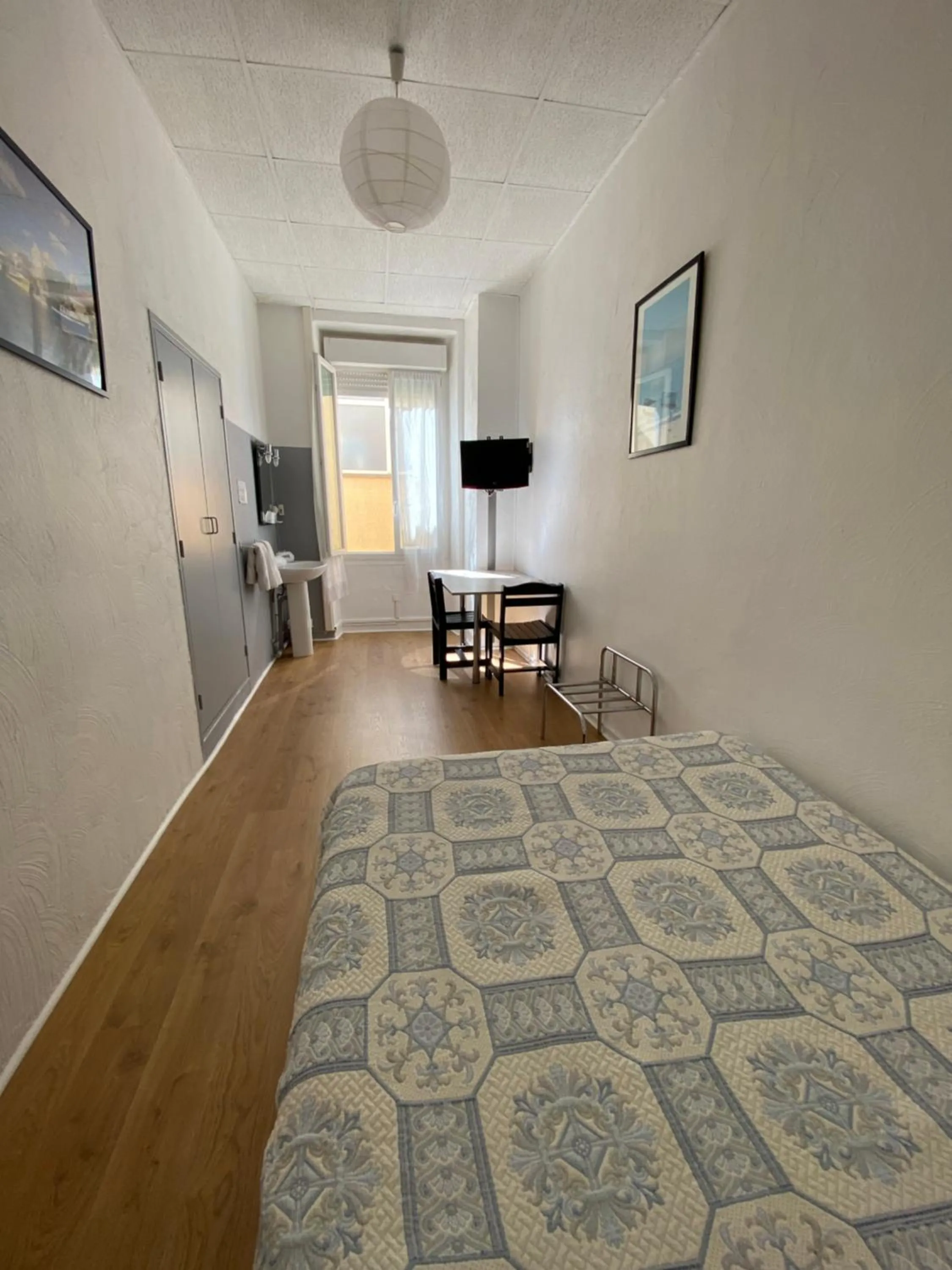 Bed in Hôtel Belle Vue d'Angleterre