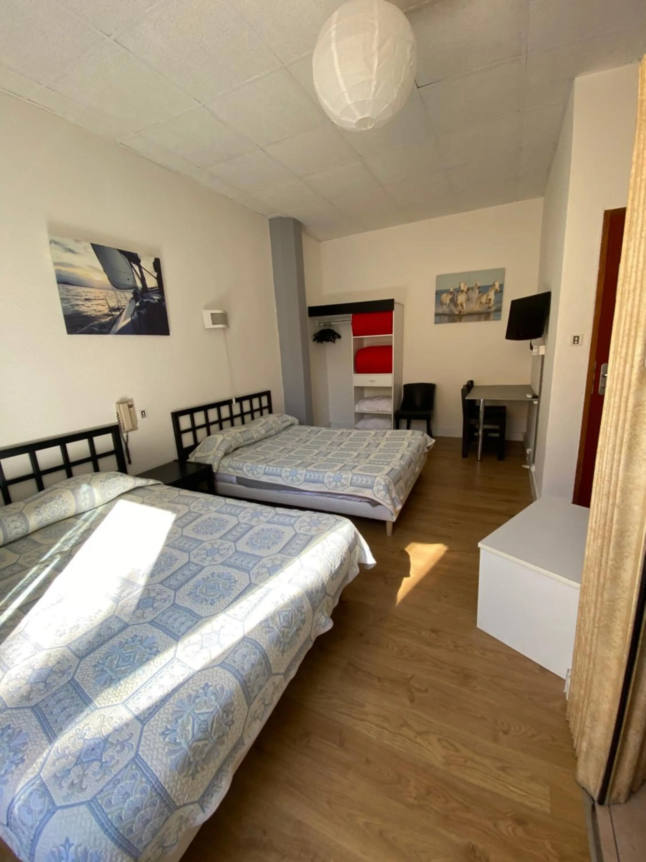 Bed in Hôtel Belle Vue d'Angleterre