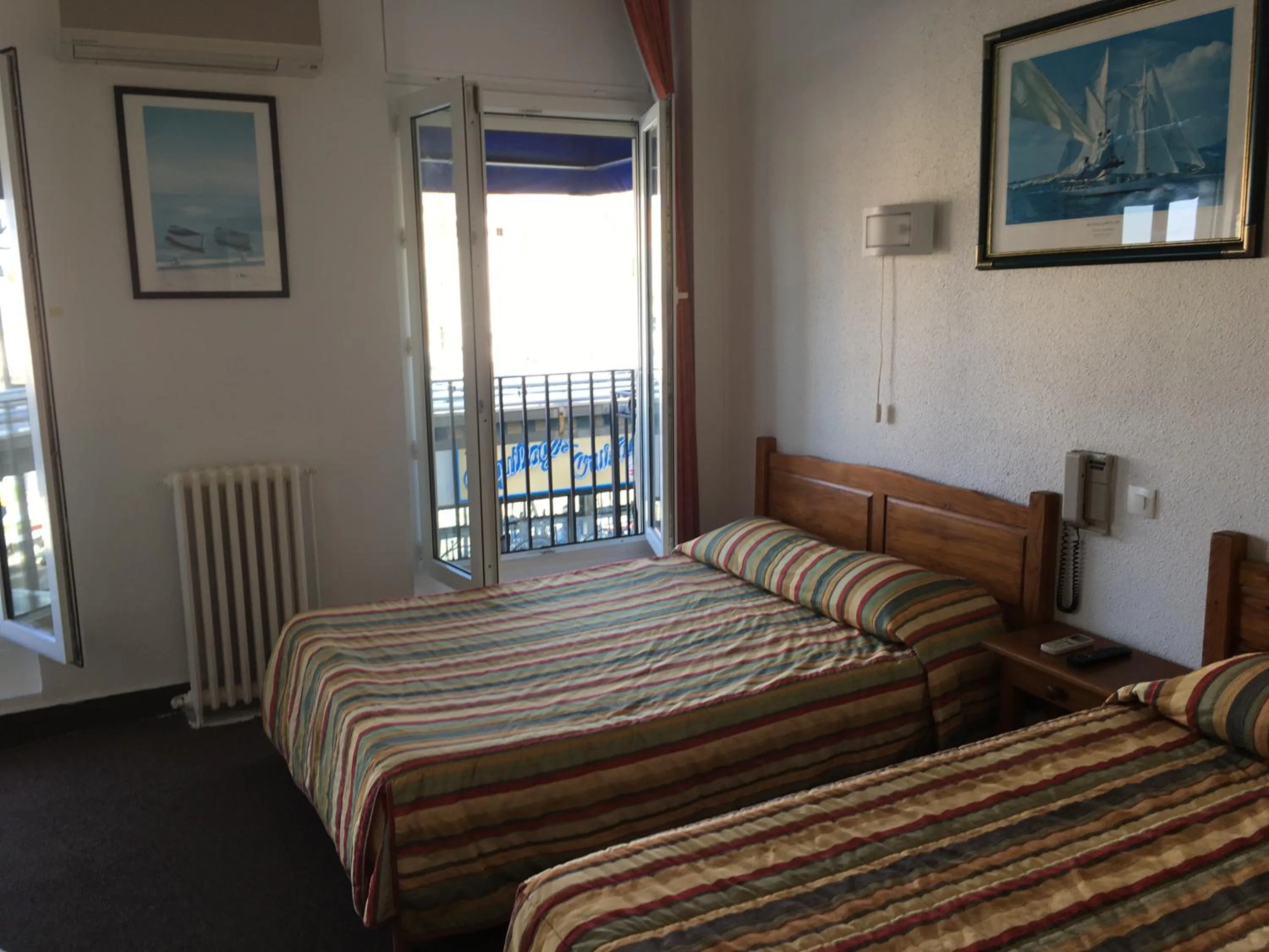 Bedroom, Bed in Hôtel Belle Vue d'Angleterre