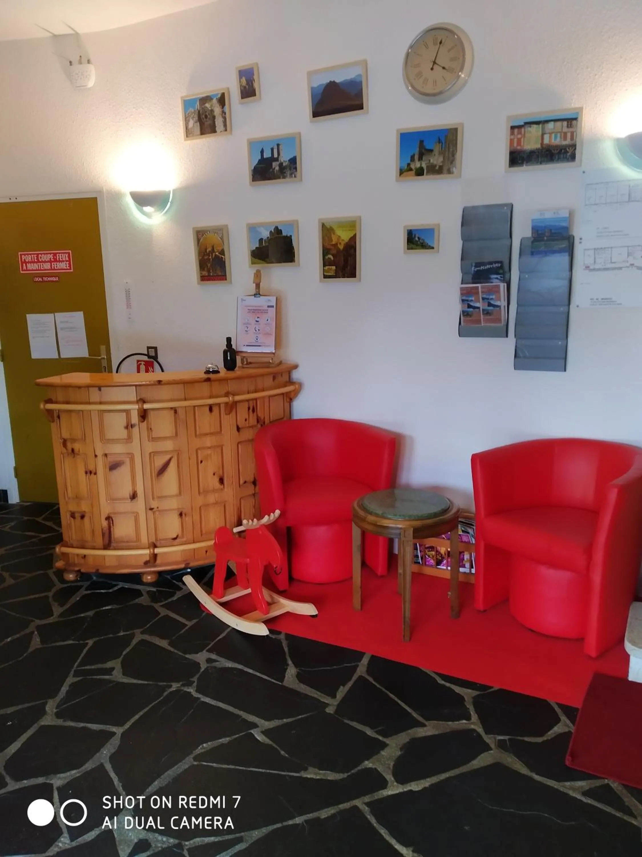 Lobby or reception in Chalet Hotel Les Marmottes 2 étoiles NN