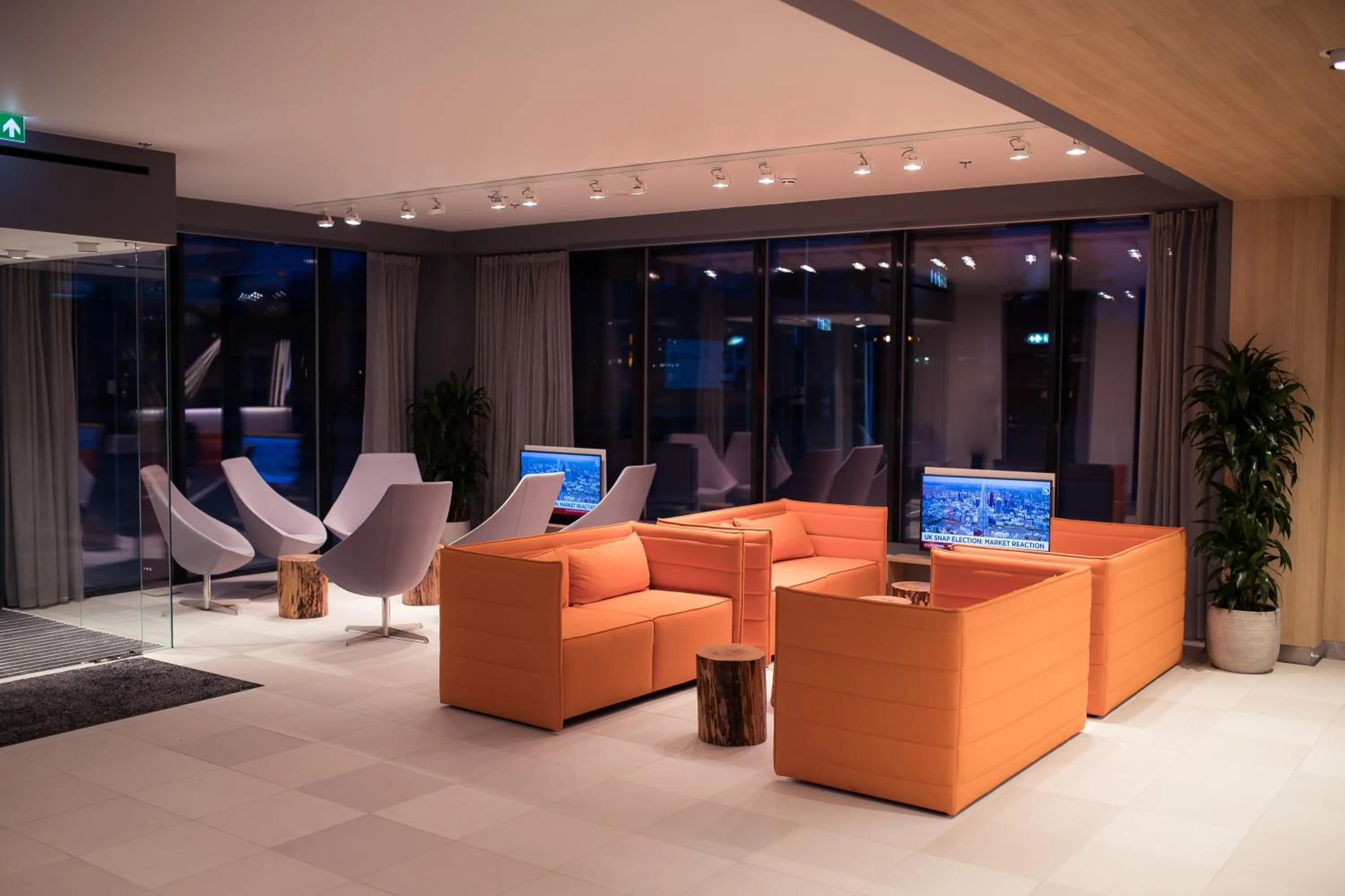 Lobby or reception in Hotel Sophia by Tartuhotels