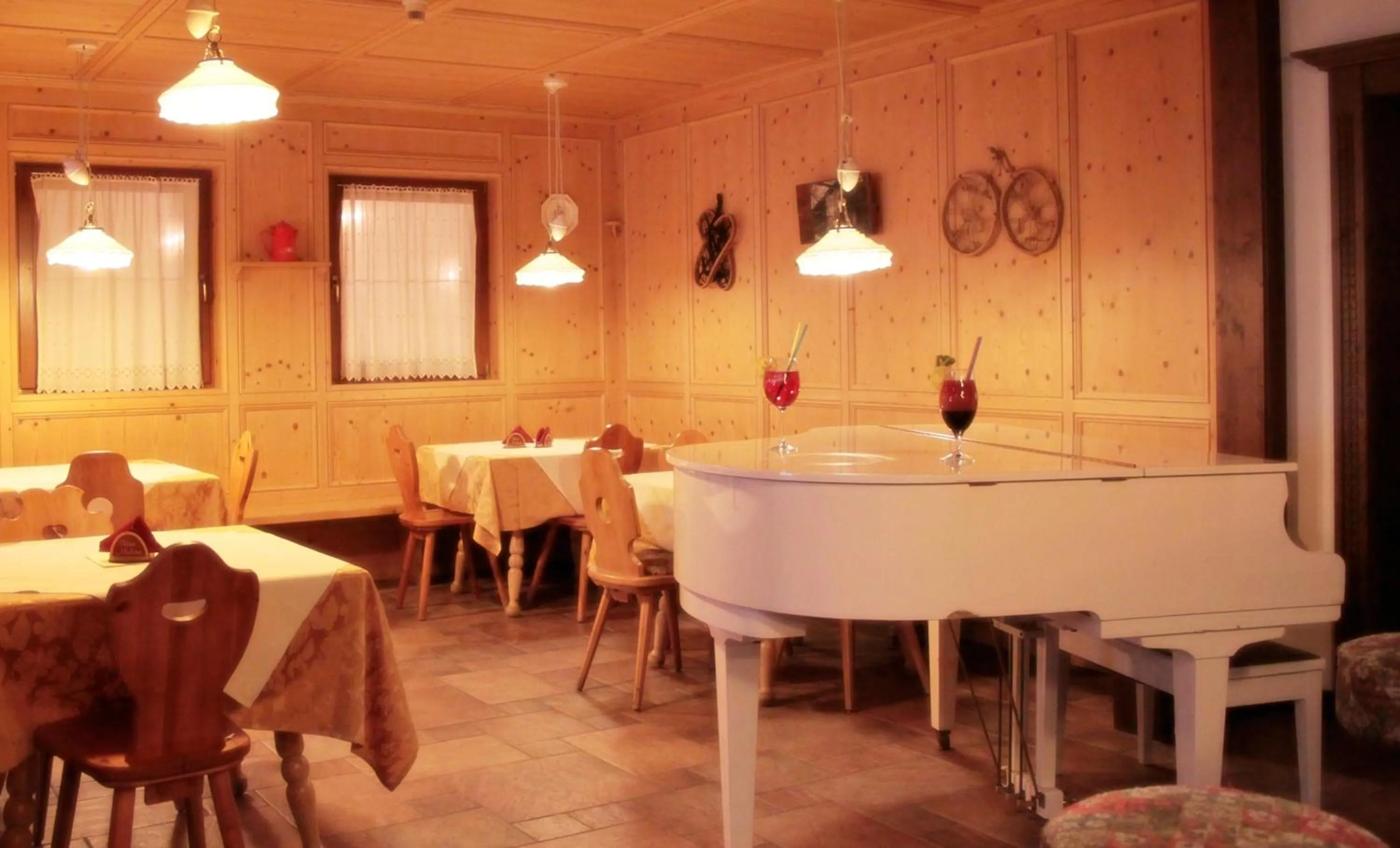 Restaurant/places to eat in Hotel Molino