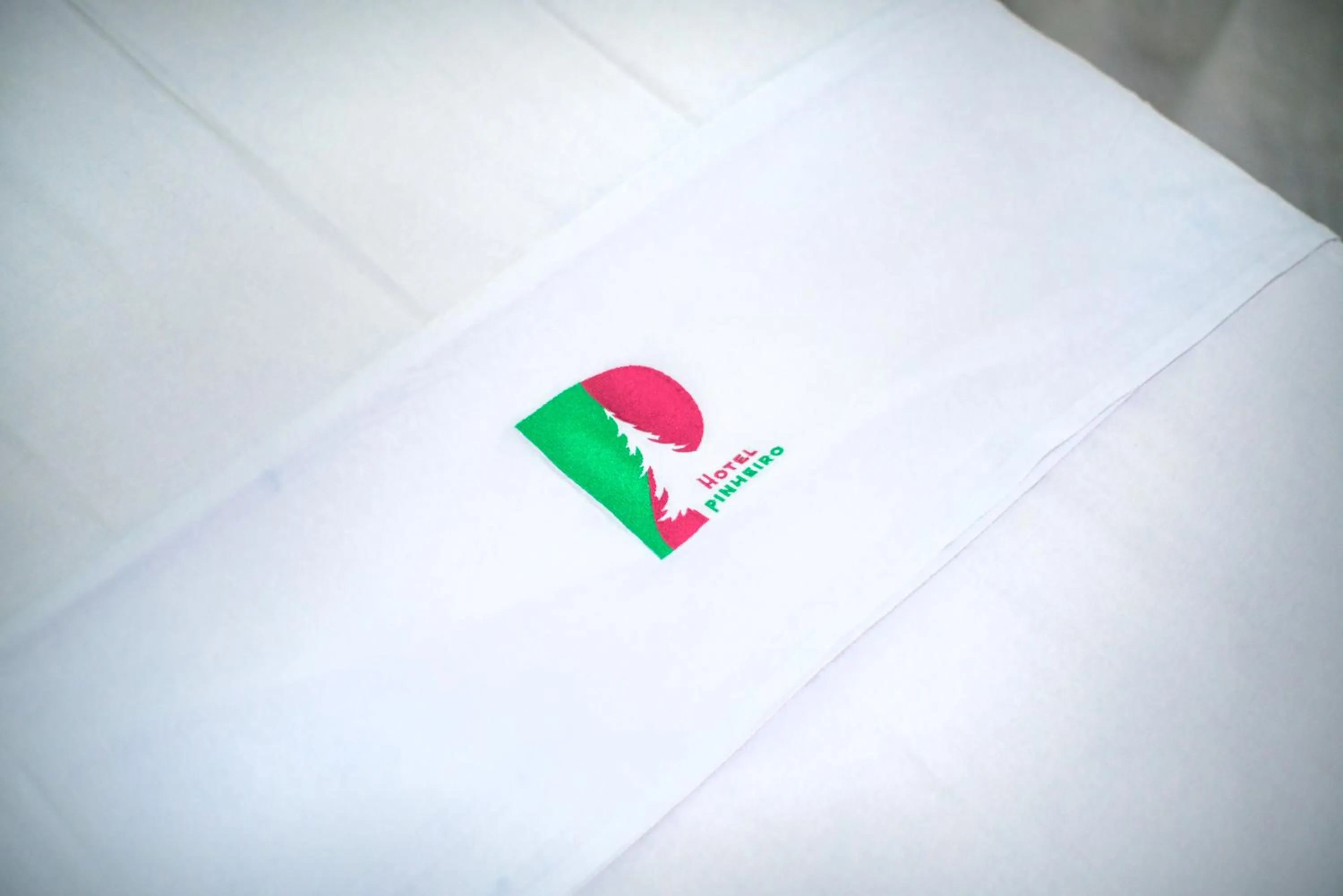 Logo/Certificate/Sign in Hotel Pinheiro