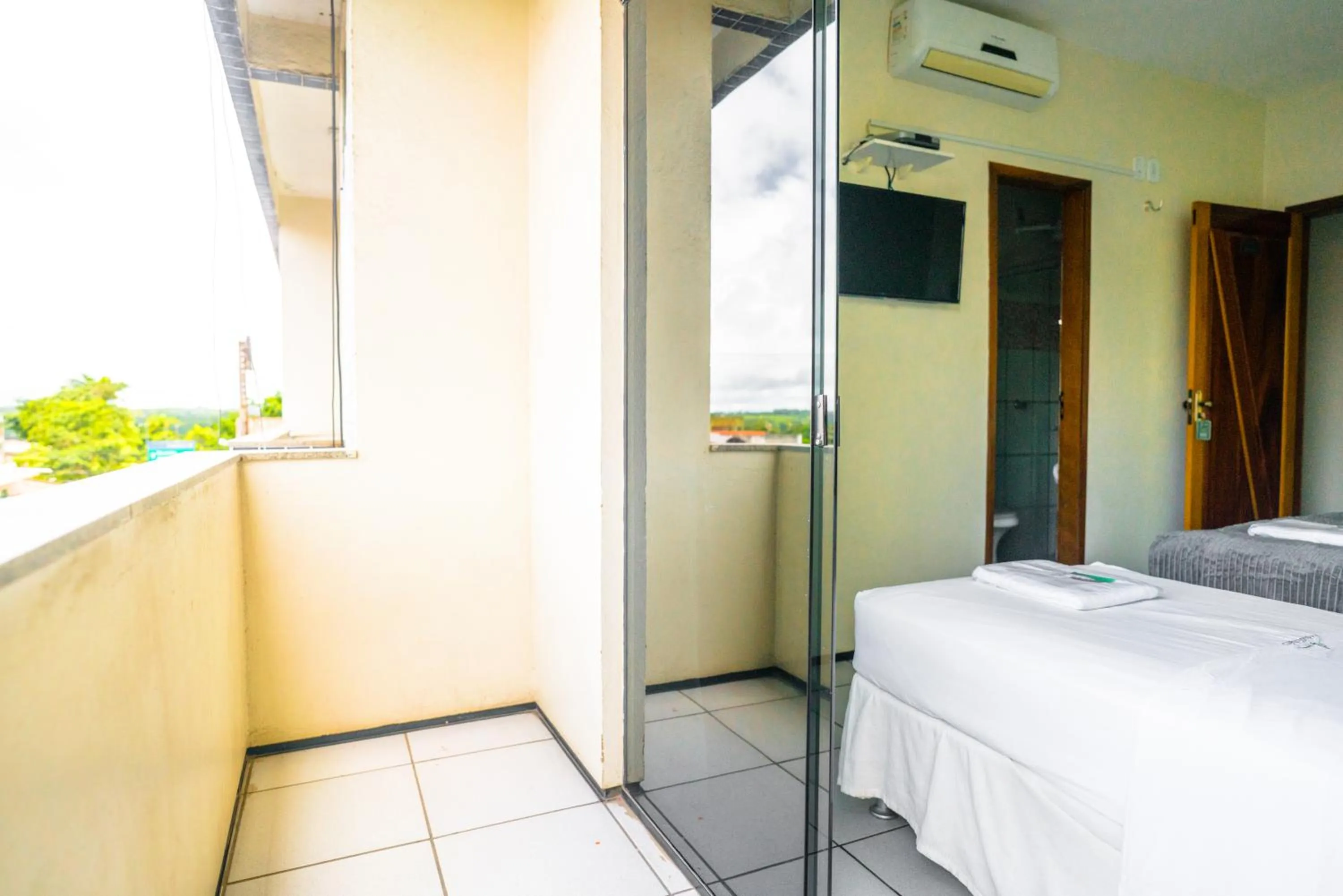 TV and multimedia, Bed in Hotel Pinheiro