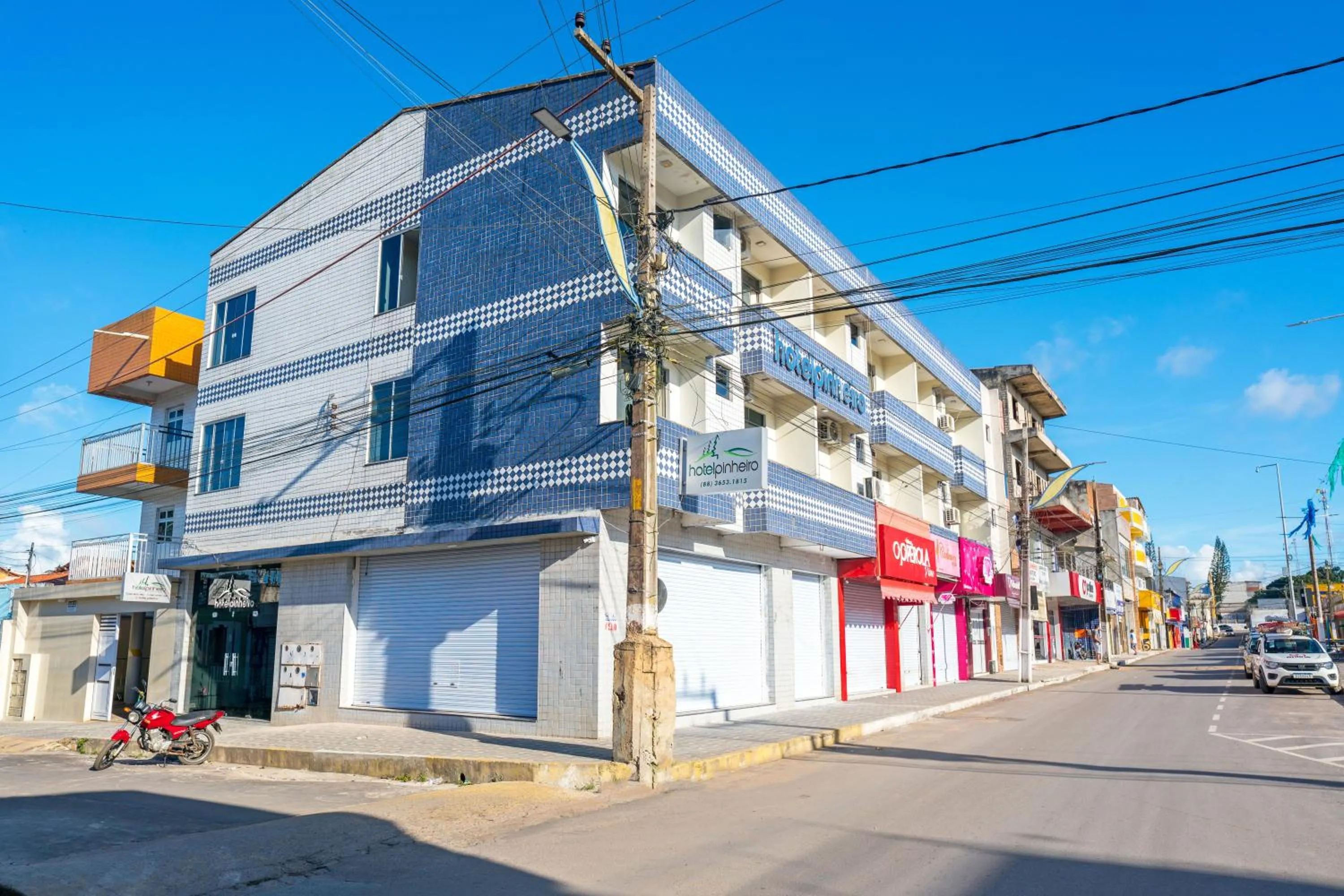 Property building in Hotel Pinheiro