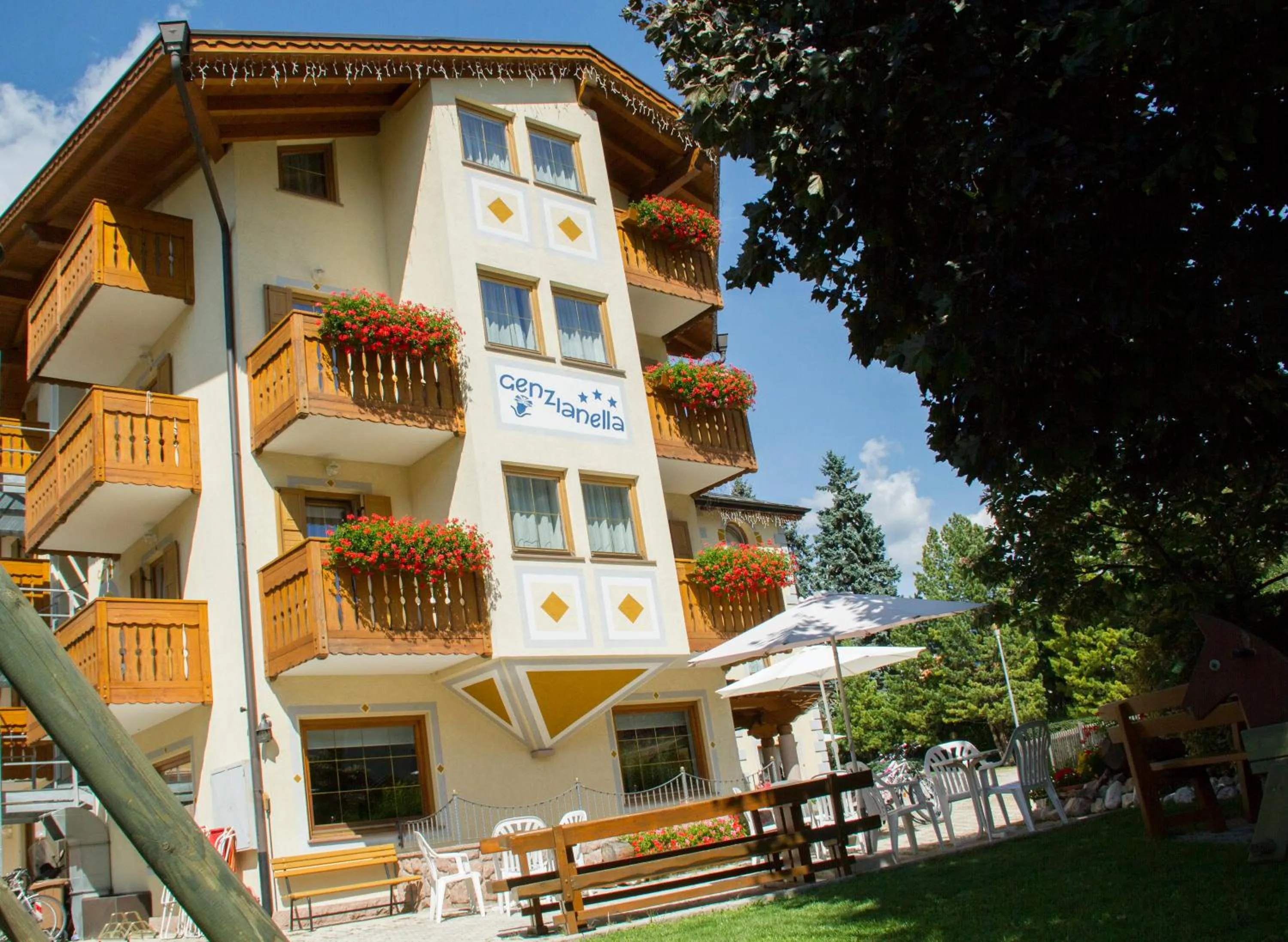Facade/entrance in Hotel Genzianella
