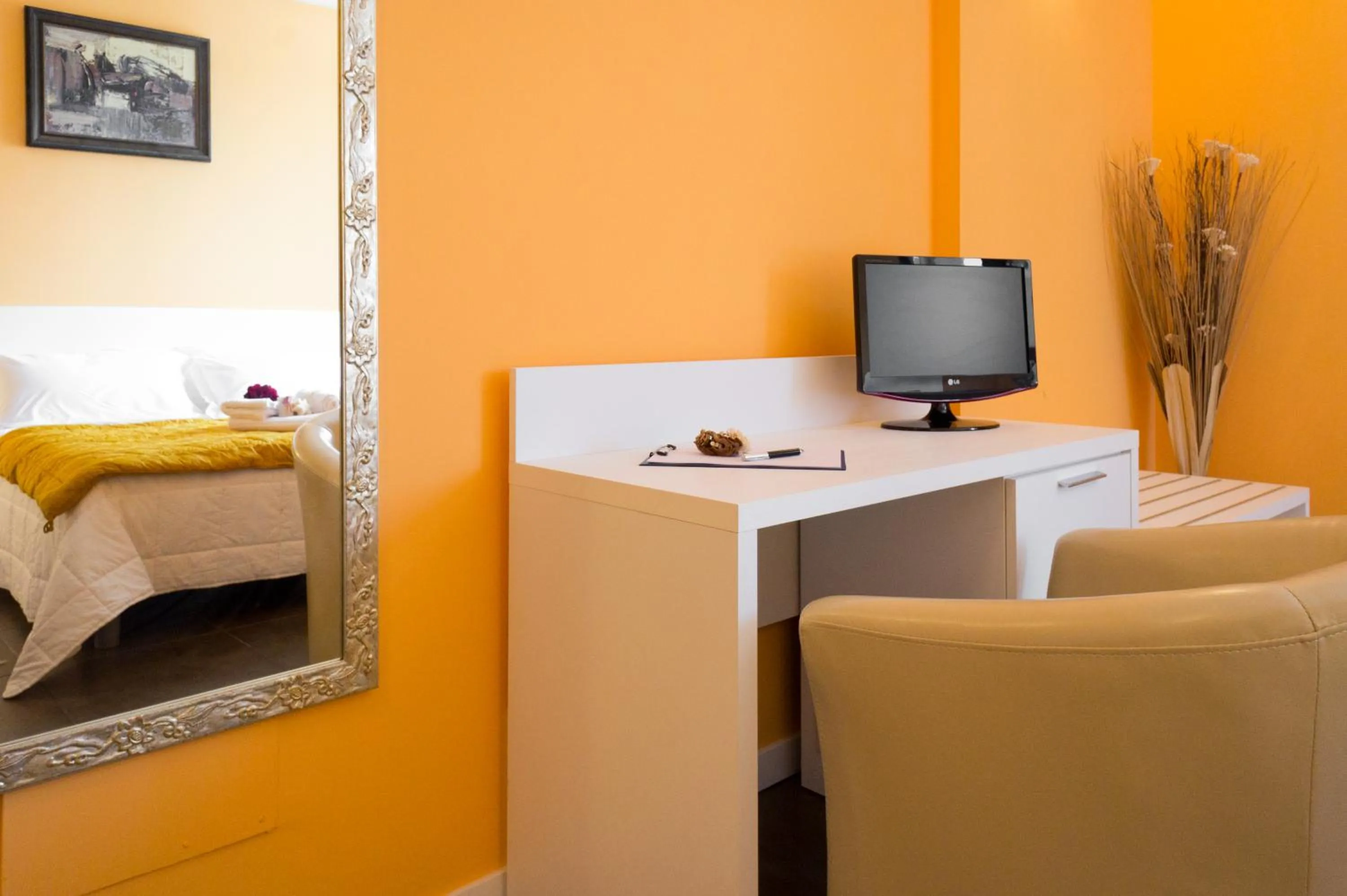 TV and multimedia, Bed in Hotel Padus Meublè Parma