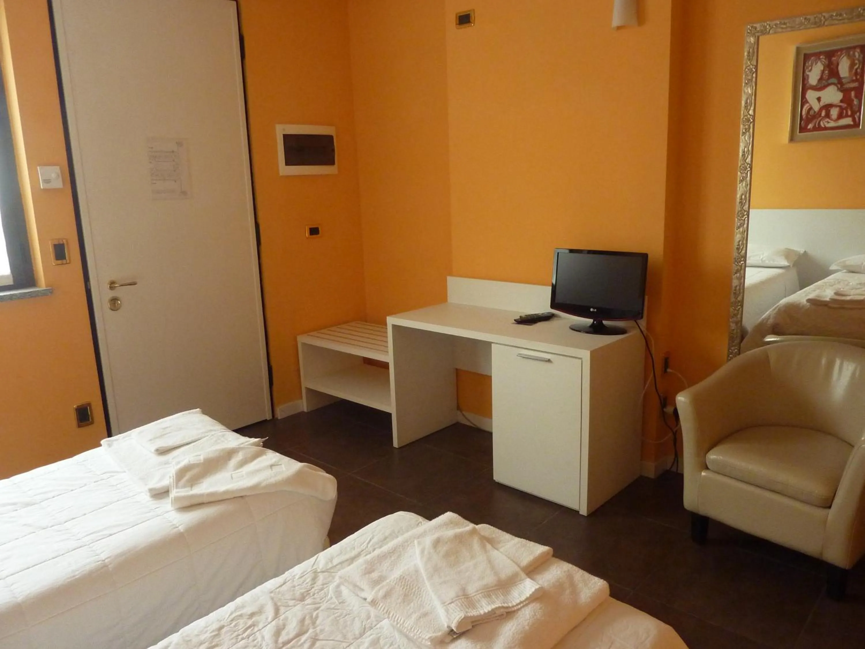 Bedroom, Bed in Hotel Padus Meublè Parma