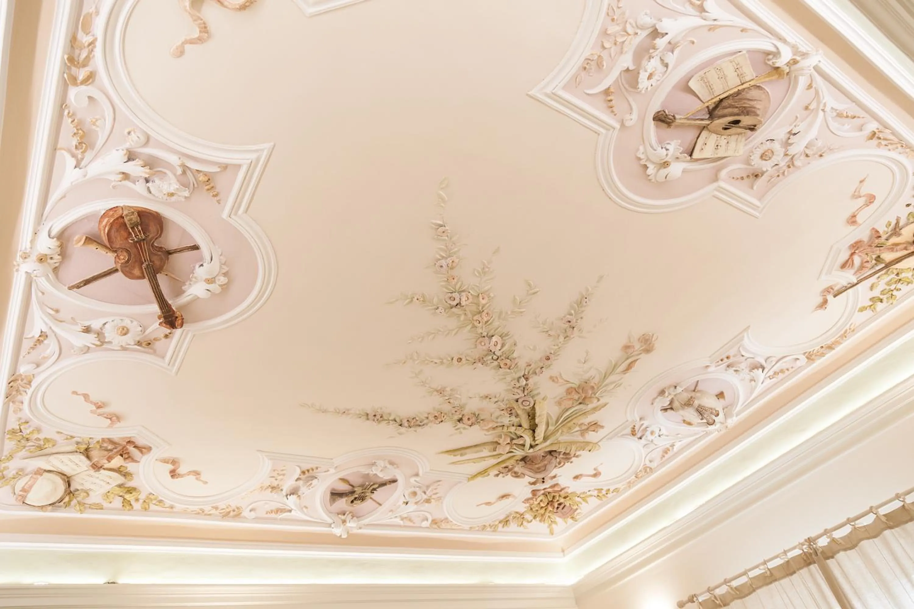 Decorative detail in Il Leone Blu