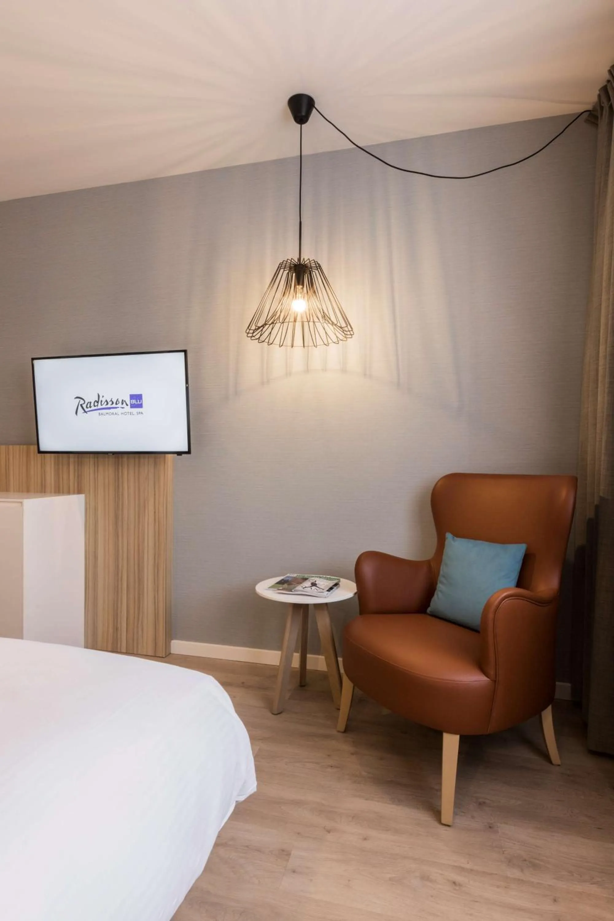 TV and multimedia, Bed in Radisson BLU Balmoral