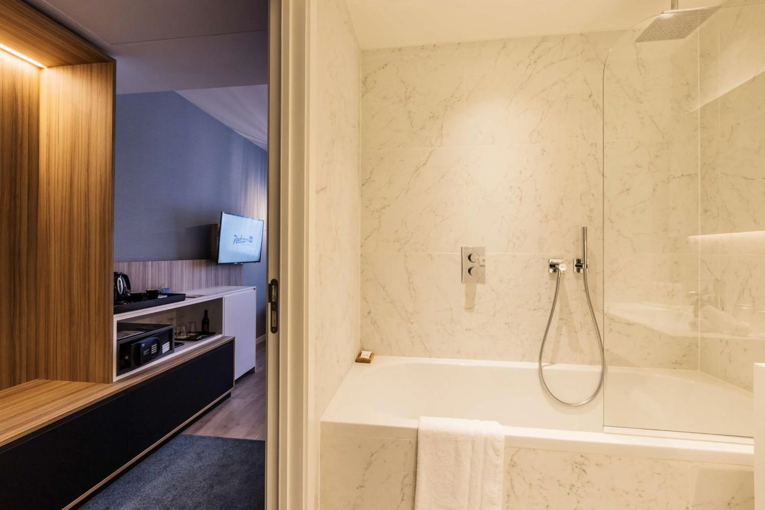 Shower in Radisson BLU Balmoral