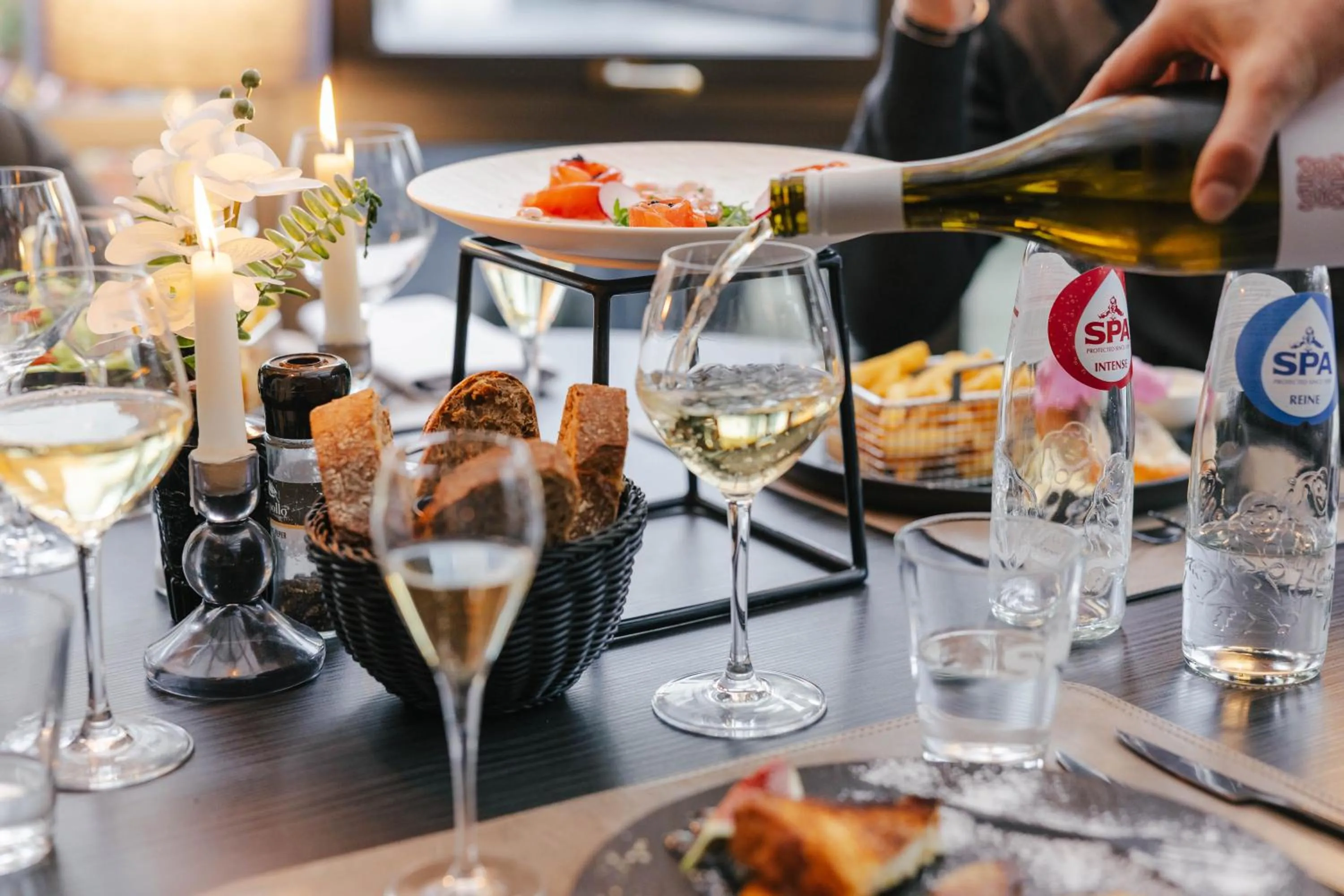 Restaurant/places to eat in Radisson BLU Balmoral