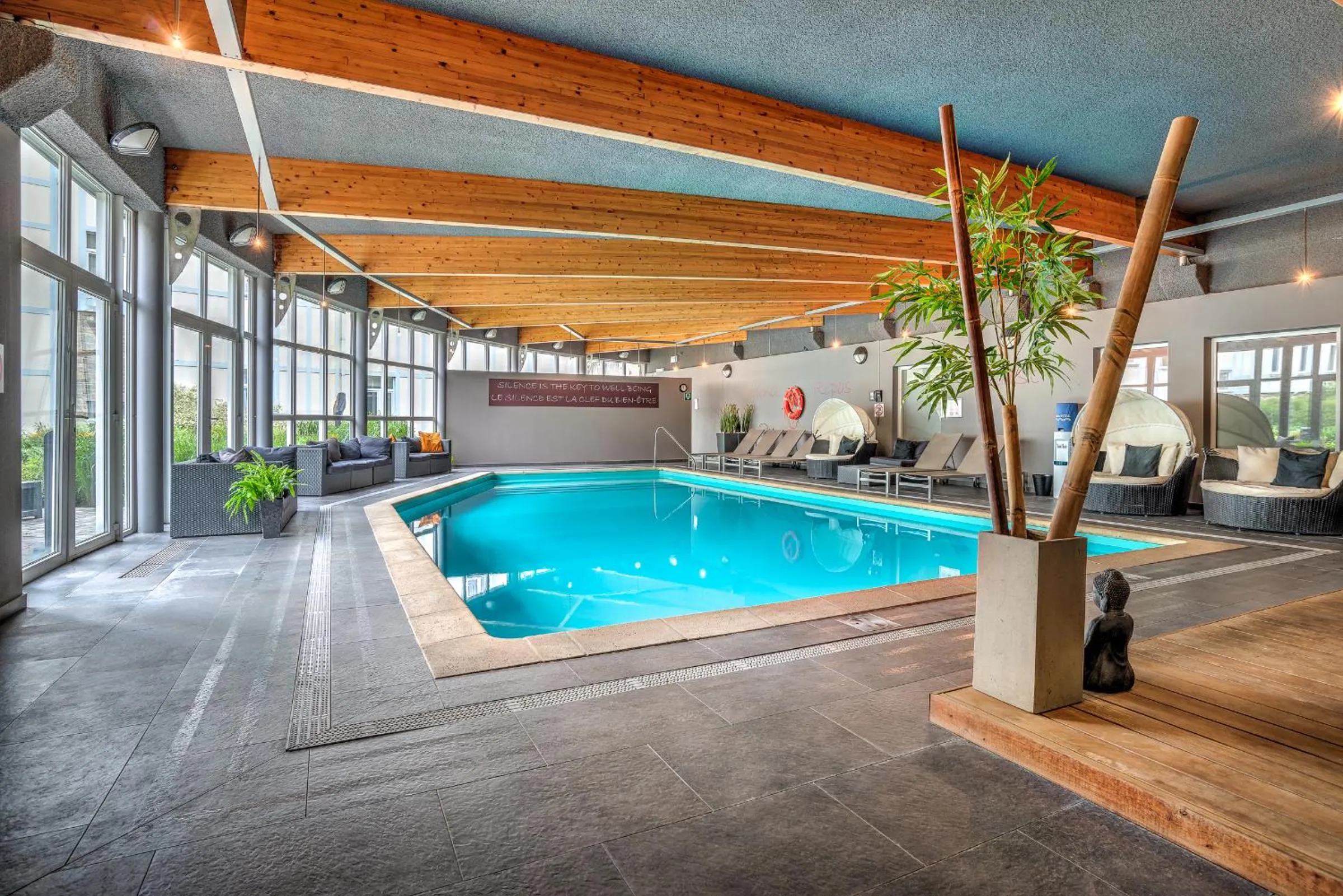 Swimming pool in Radisson BLU Balmoral