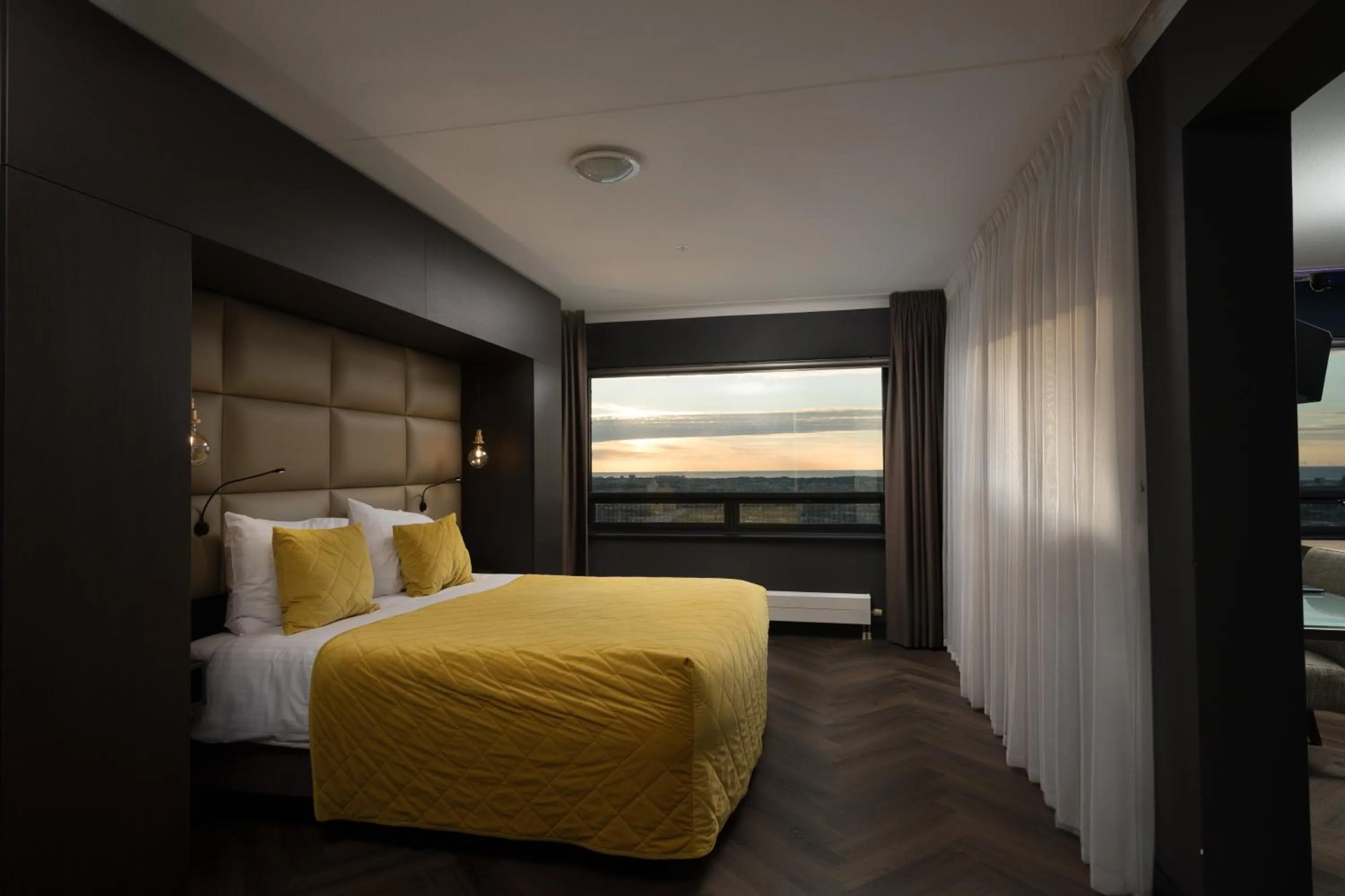 Bed in The Penthouse At The Hague Tower