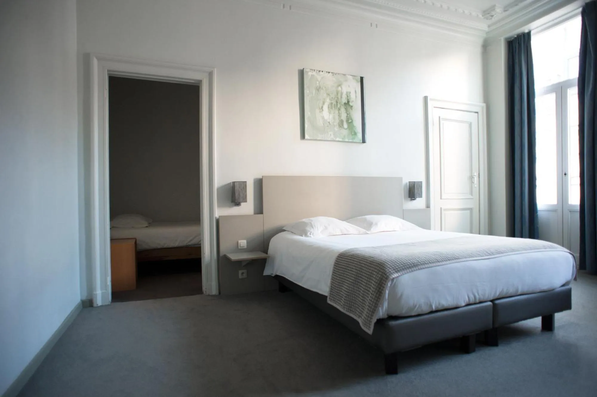 Photo of the whole room, Bed in Hotel Du Congres