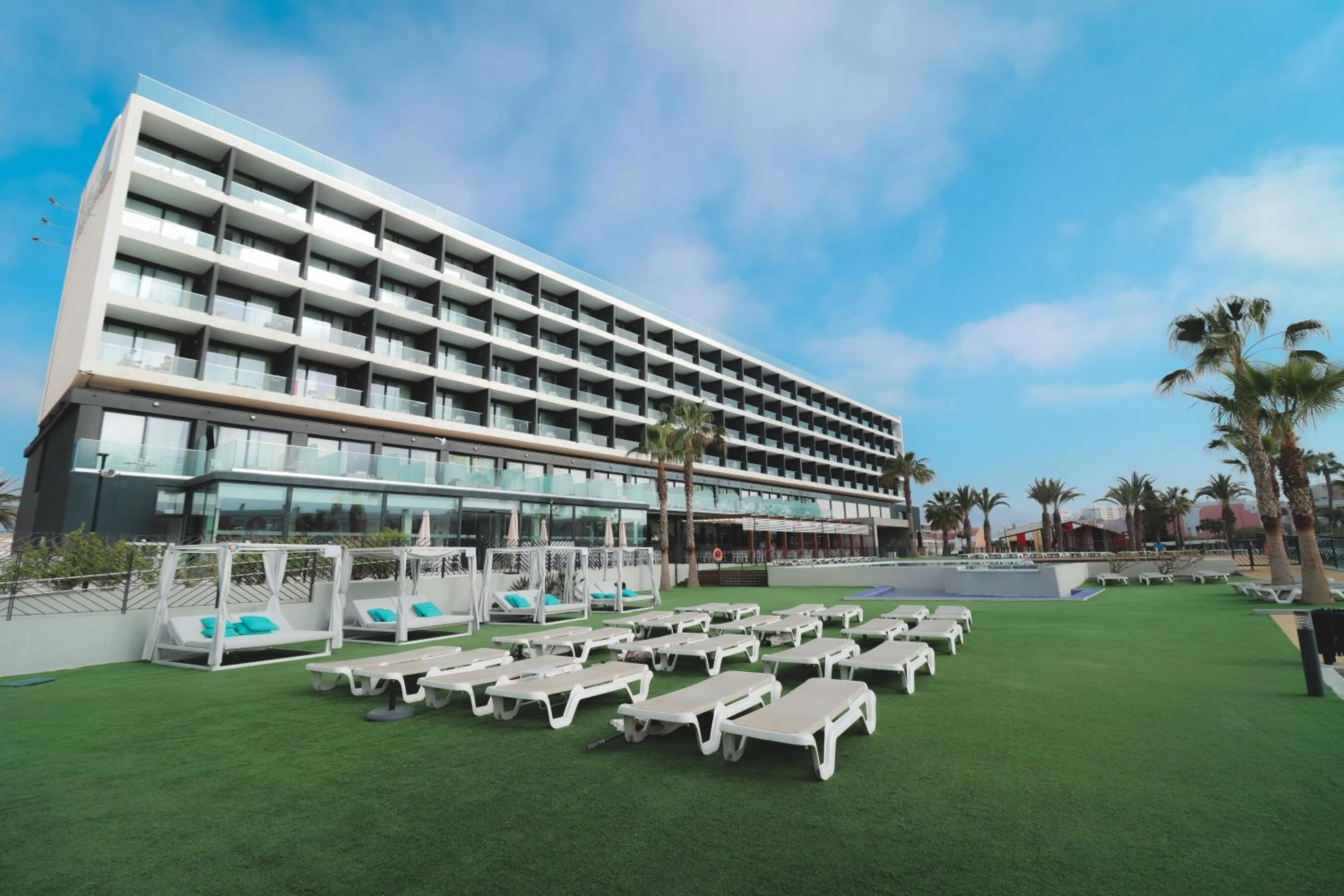 Property building in Dos Playas - 30º hotels