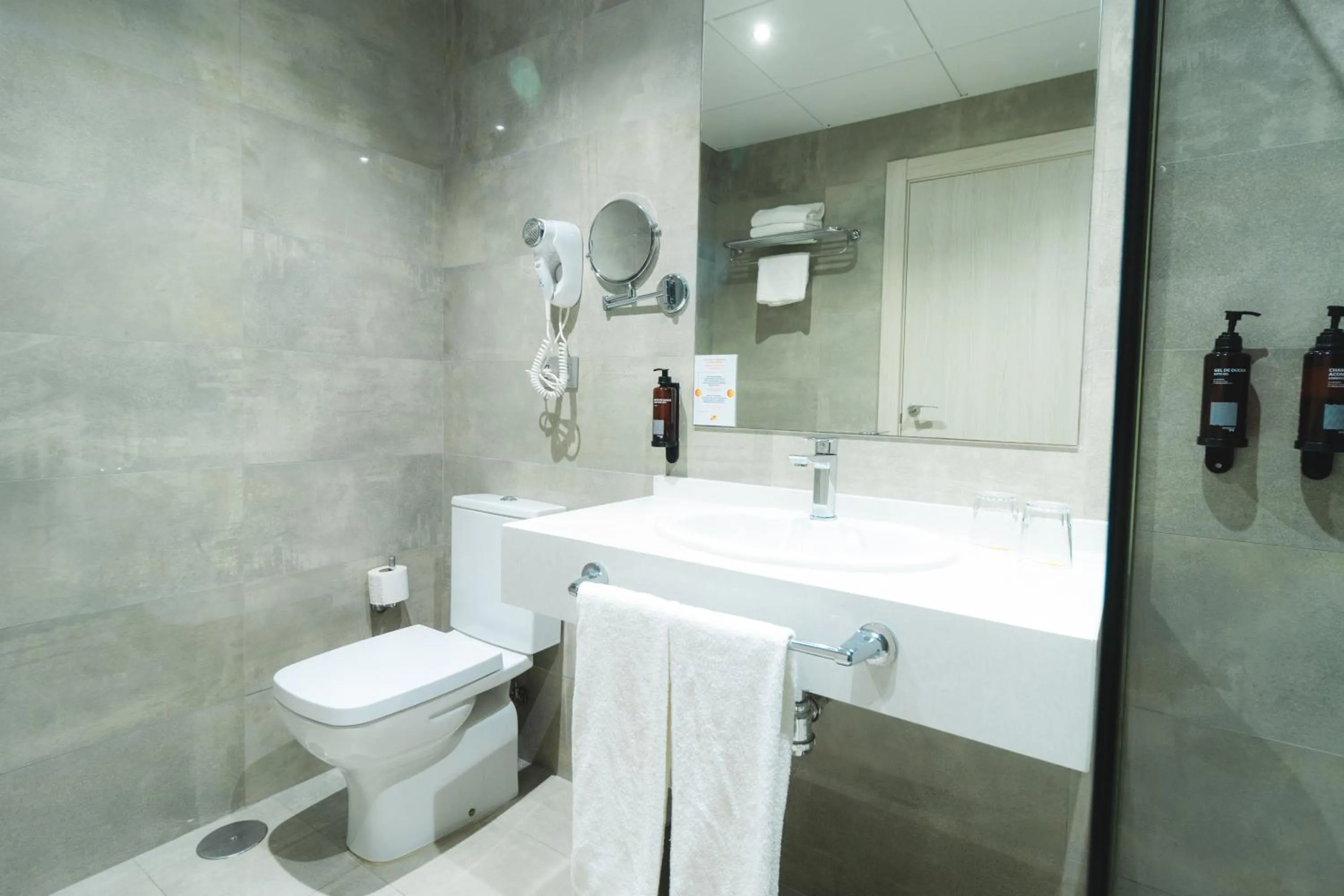 Bathroom in Dos Playas - 30º hotels