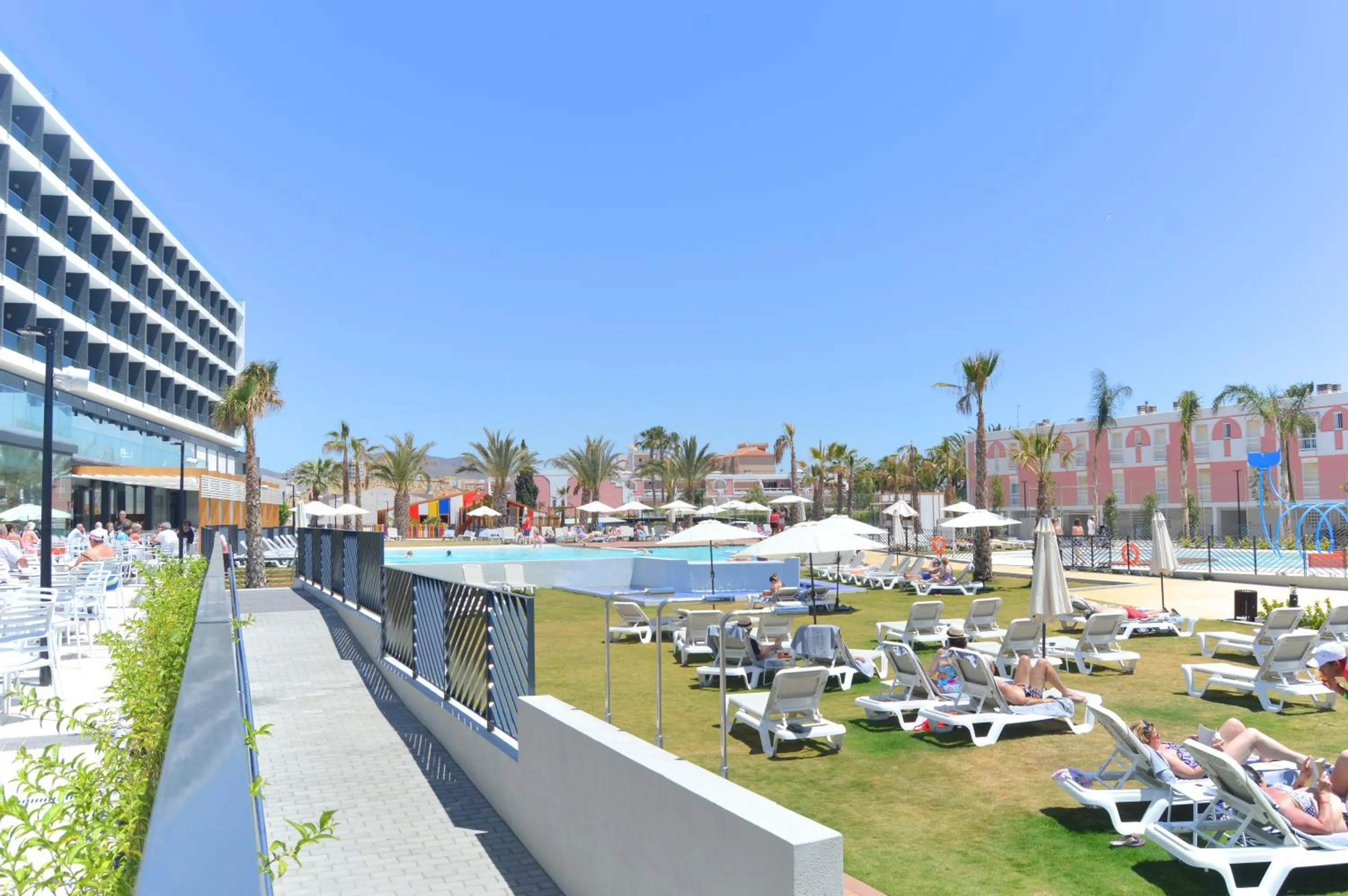 Swimming pool in Dos Playas - 30º hotels