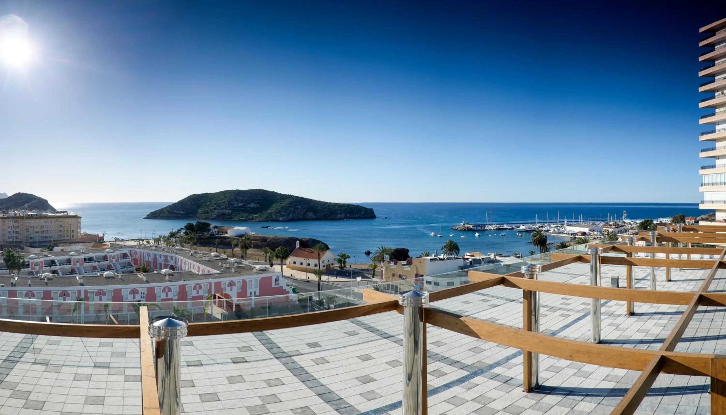 Beach in Dos Playas - 30º hotels