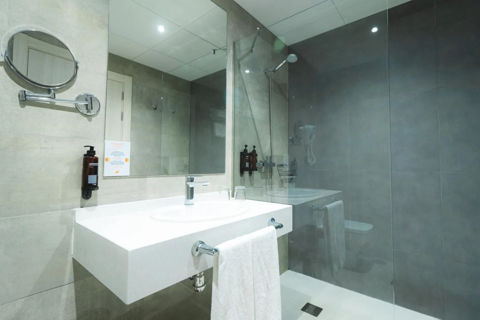 Bathroom in Dos Playas - 30º hotels