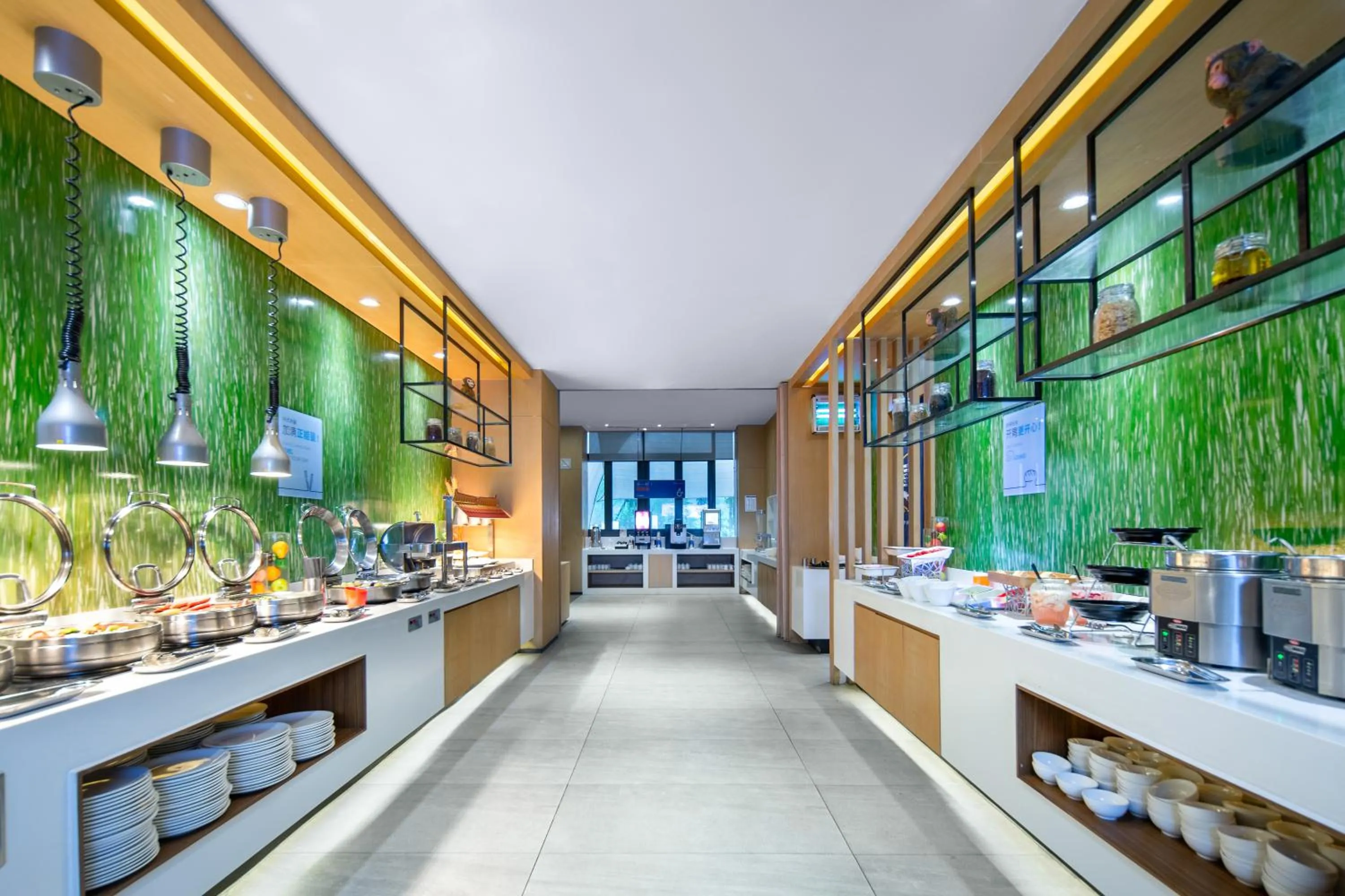 Breakfast in Holiday Inn Express Emei Mountain, an IHG Hotel