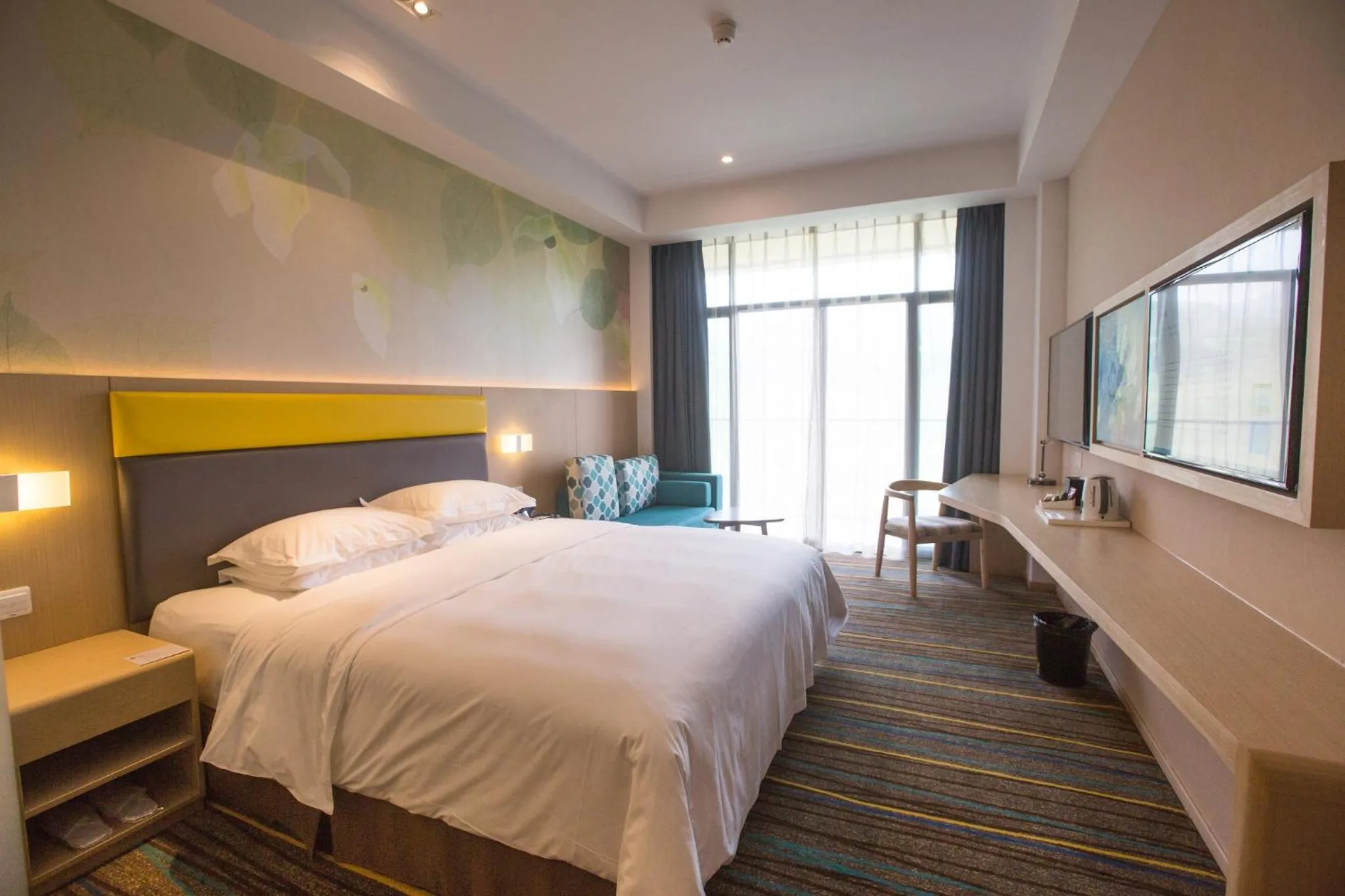 Photo of the whole room in Holiday Inn Express Emei Mountain, an IHG Hotel