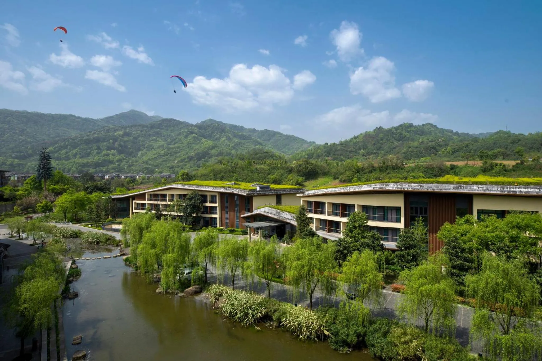 Property building in Holiday Inn Express Emei Mountain, an IHG Hotel