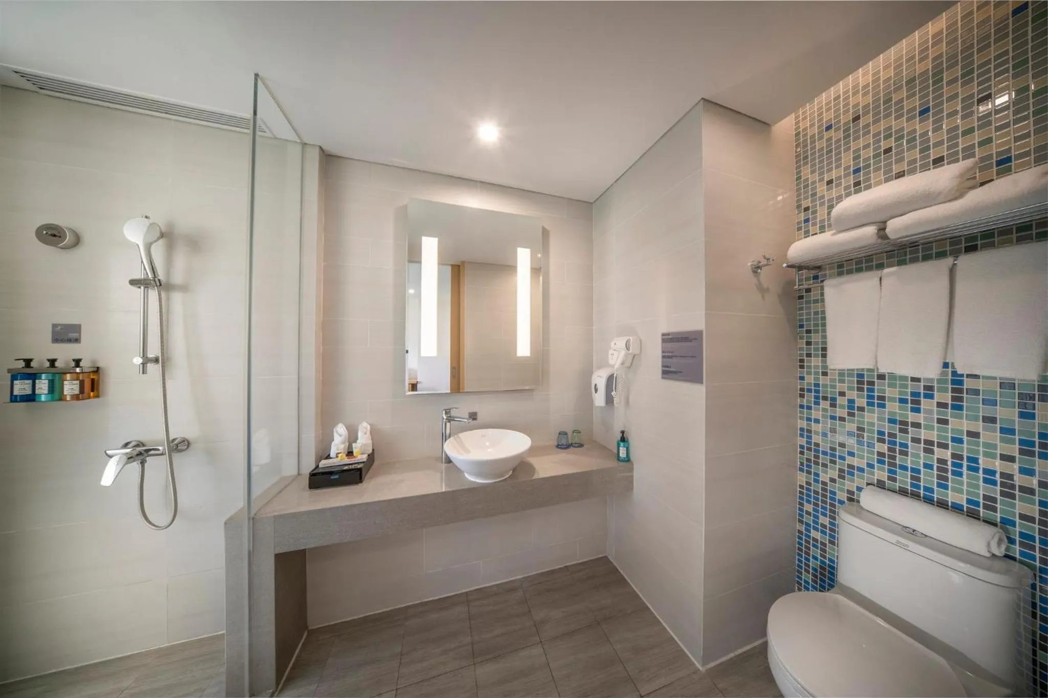 Bathroom in Holiday Inn Express Emei Mountain, an IHG Hotel