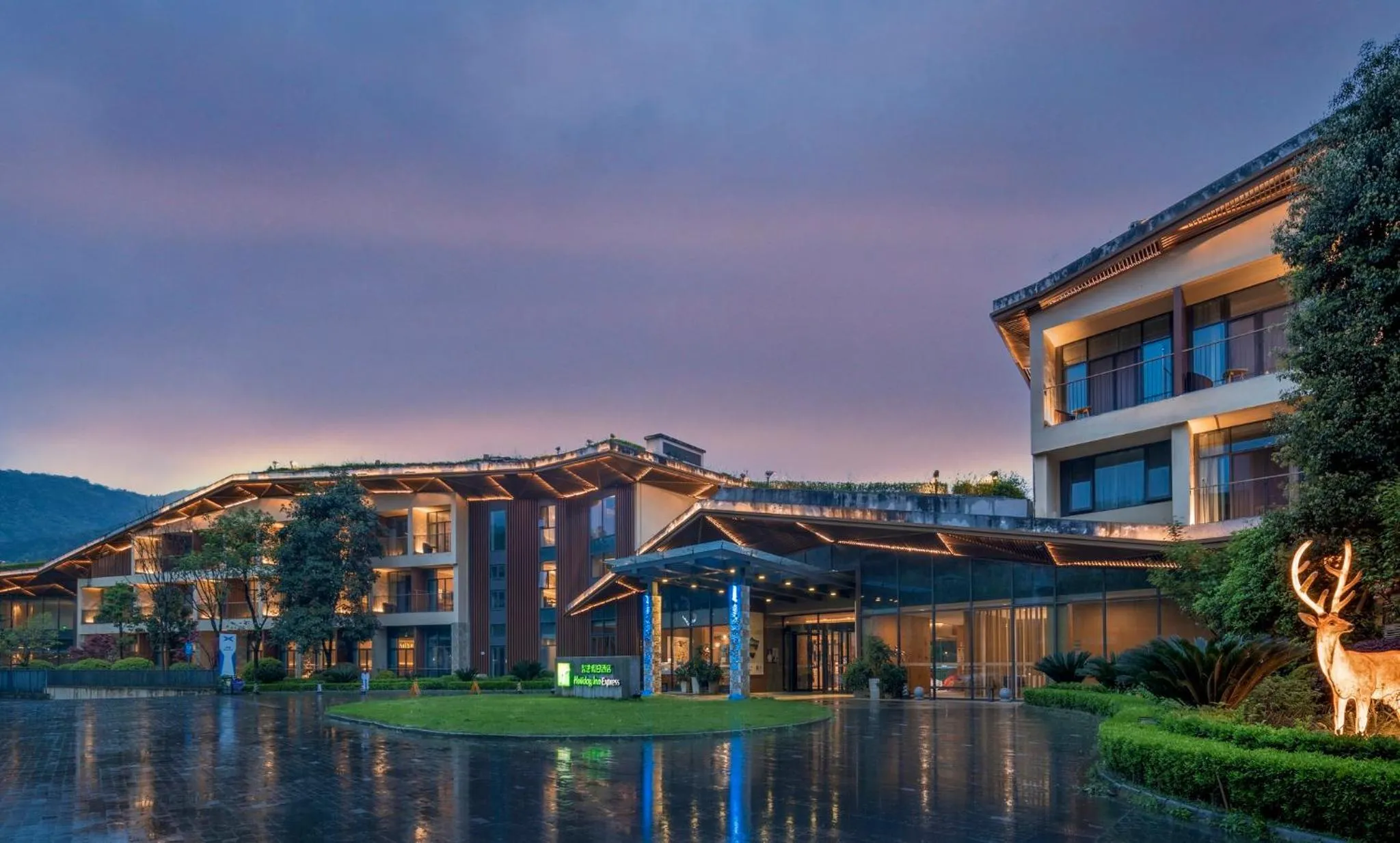 Property building in Holiday Inn Express Emei Mountain, an IHG Hotel