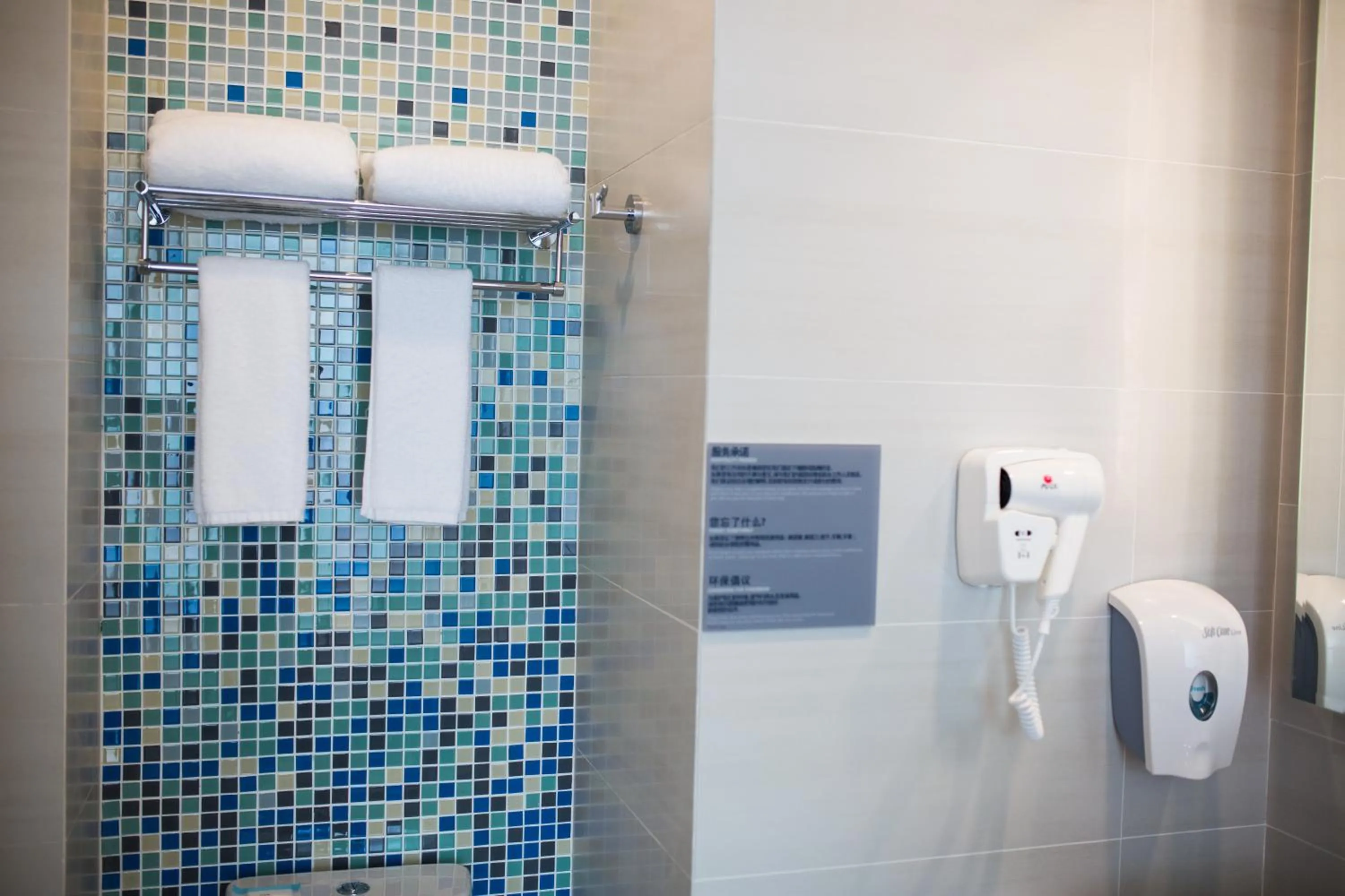 Photo of the whole room in Holiday Inn Express Emei Mountain, an IHG Hotel