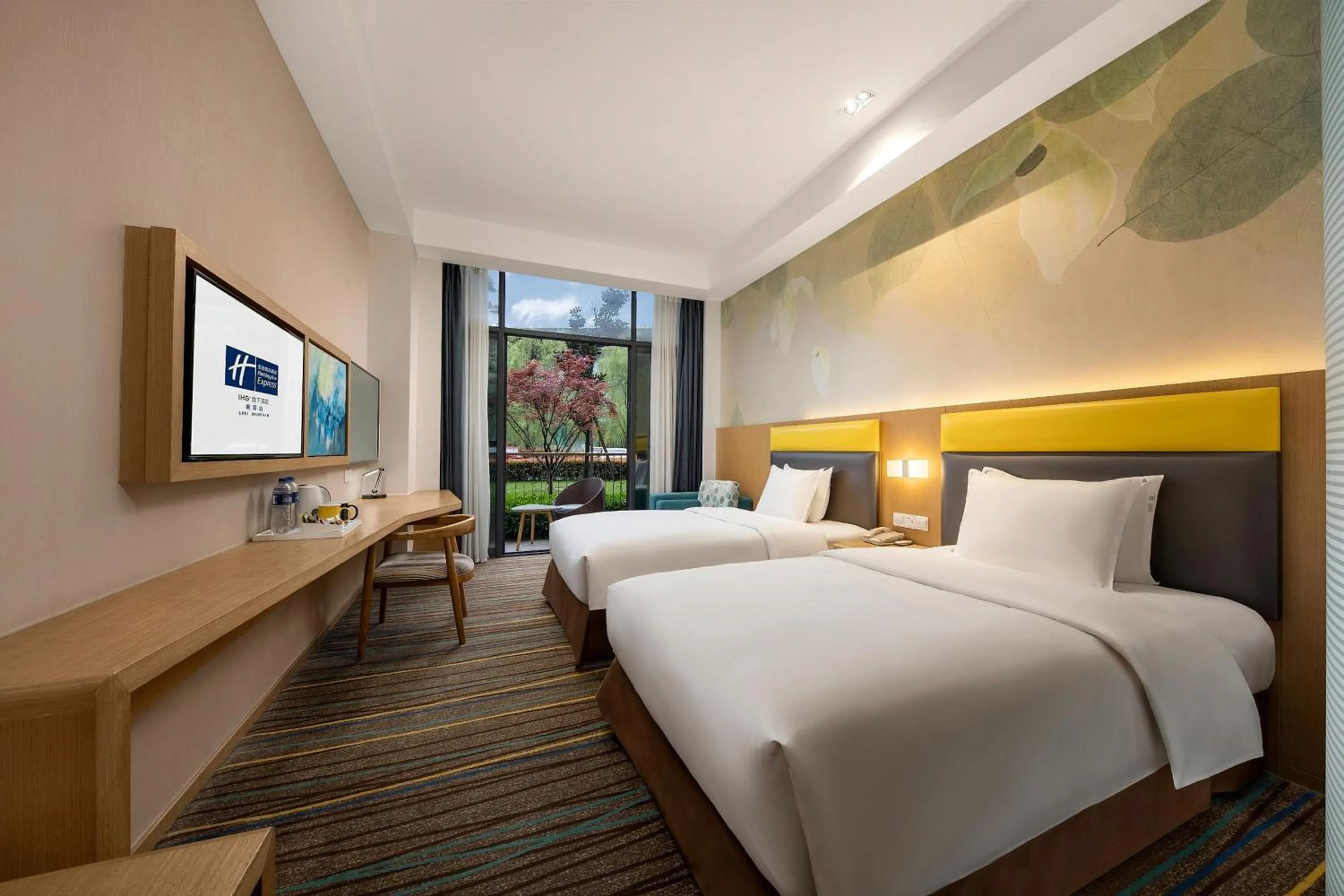 Photo of the whole room in Holiday Inn Express Emei Mountain, an IHG Hotel