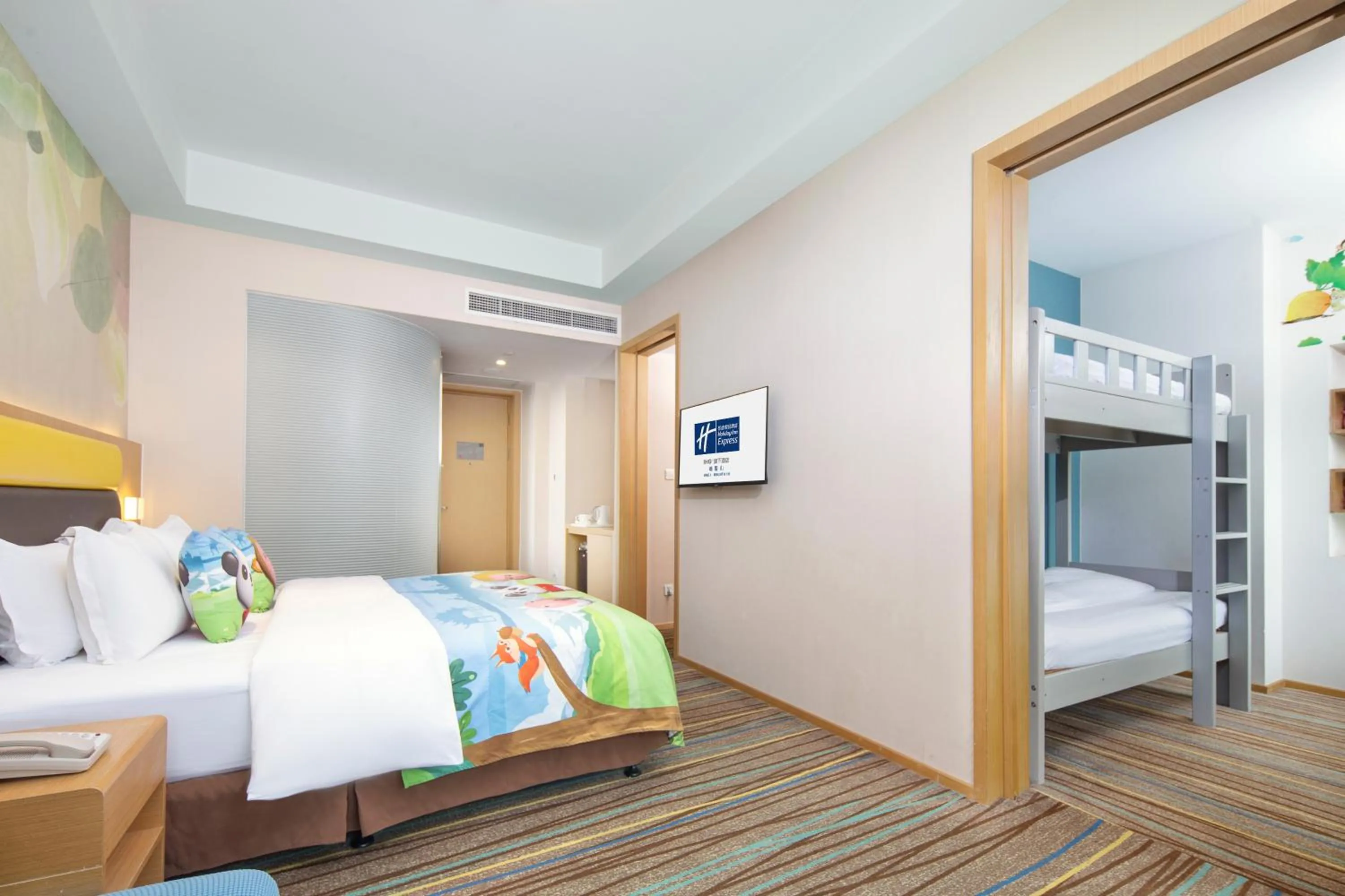 Photo of the whole room in Holiday Inn Express Emei Mountain, an IHG Hotel