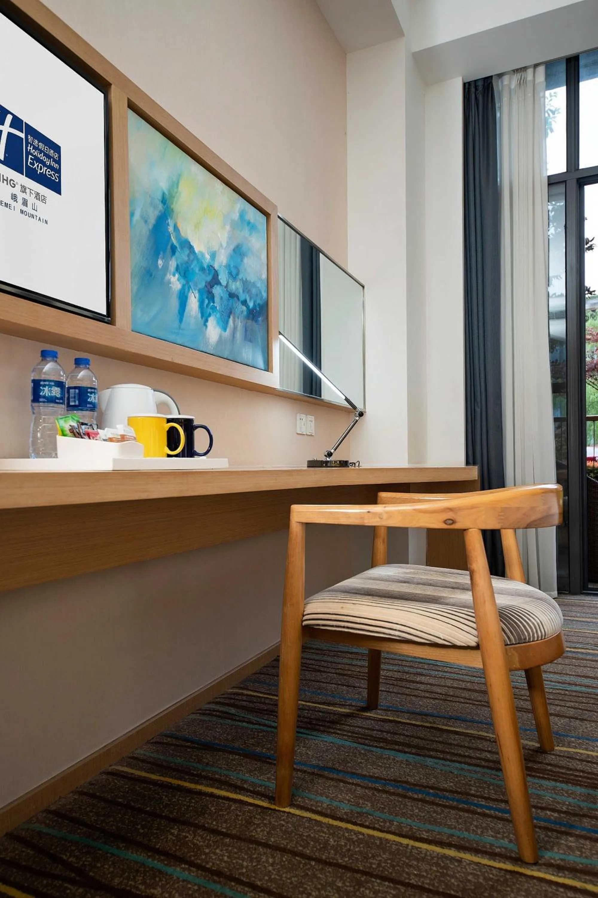 Photo of the whole room in Holiday Inn Express Emei Mountain, an IHG Hotel