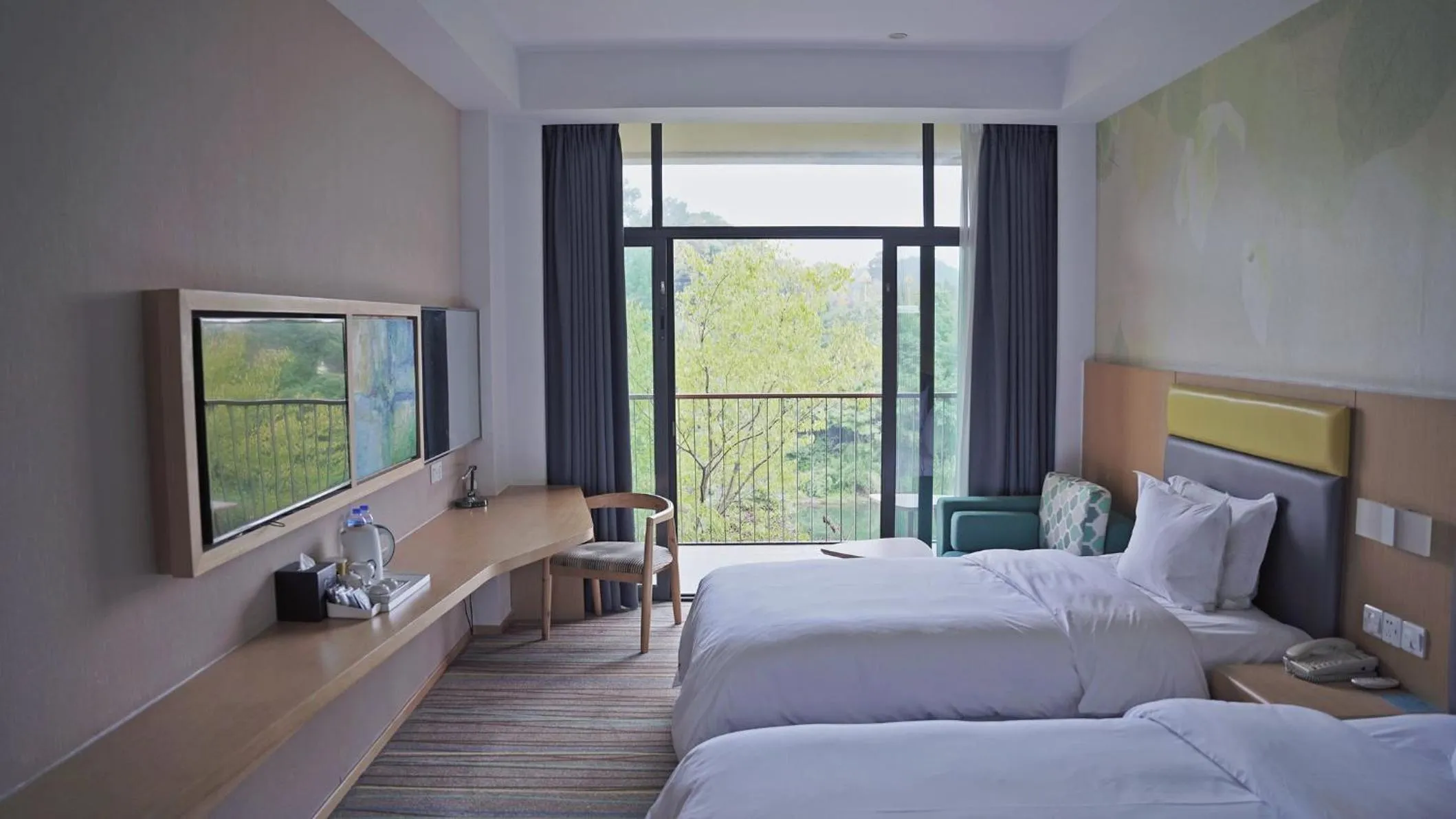 Photo of the whole room in Holiday Inn Express Emei Mountain, an IHG Hotel