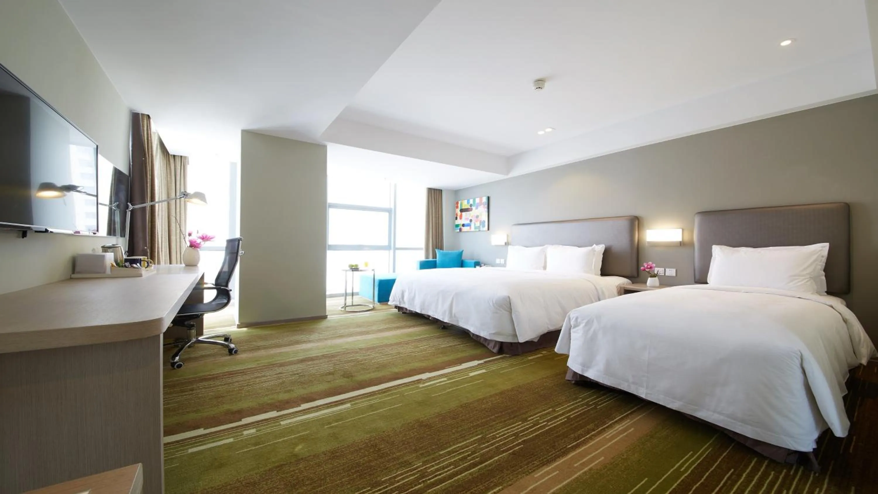 Photo of the whole room, Bed in Holiday Inn Express Panjin Downtown by IHG