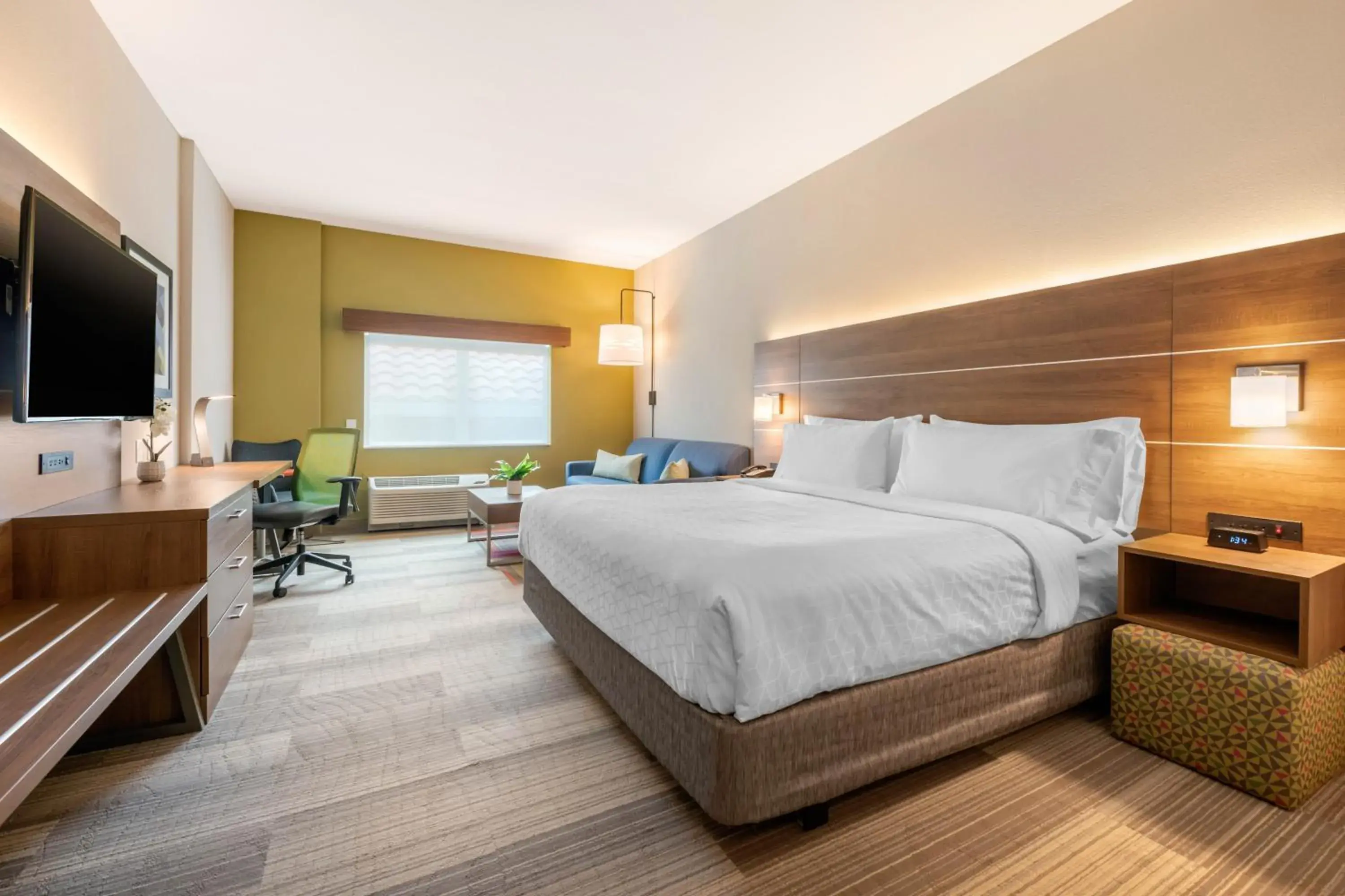 Suite - Hearing Accessible - Non-Smoking in Holiday Inn Express & Suites - St. Petersburg - Madeira Beach by IHG Suite - Hearing Accessible - Non-Smoking in Holiday Inn Express & Suites - St. Petersburg - Madeira Beach by IHG