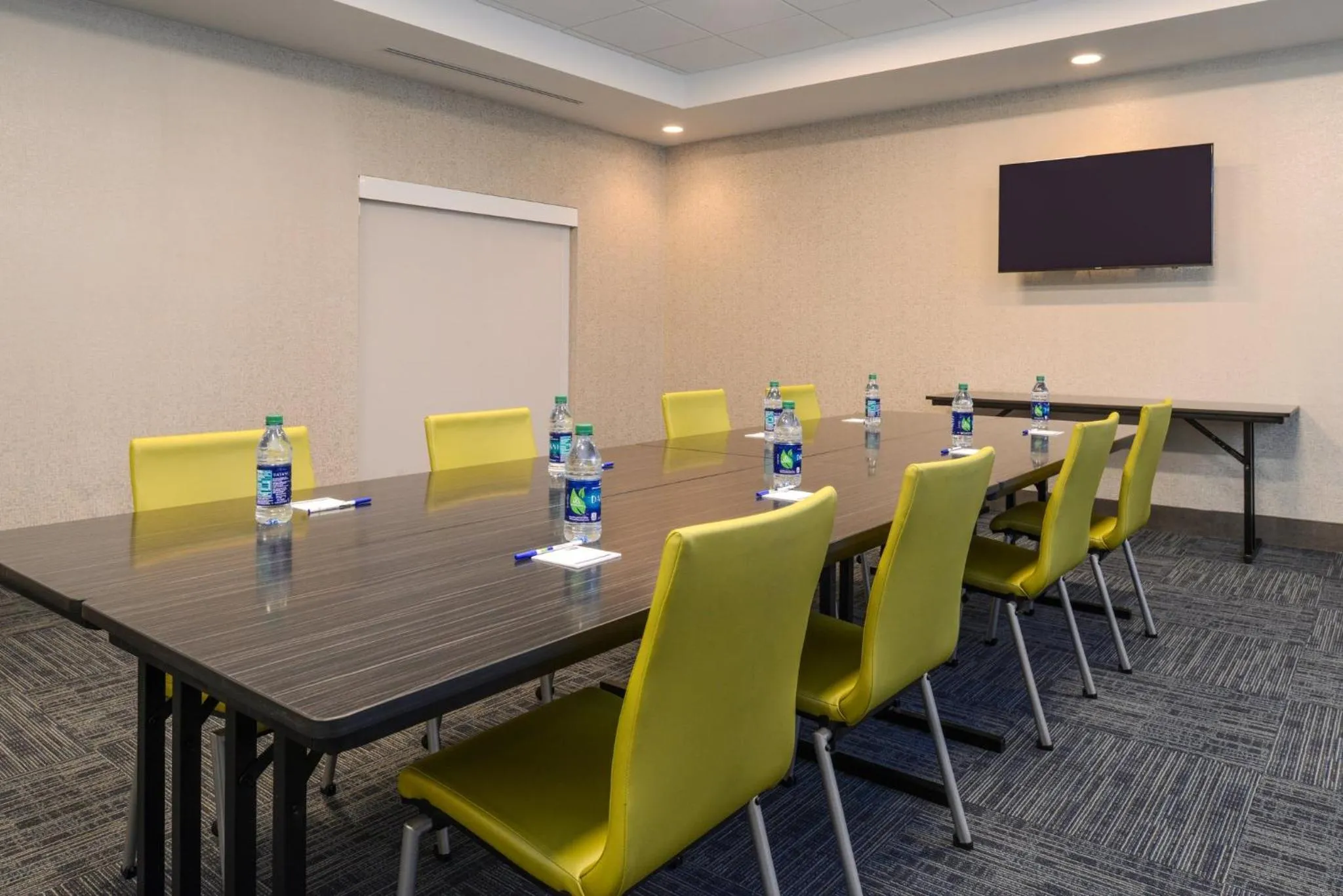 Meeting/conference room in Holiday Inn Express & Suites - St. Petersburg - Madeira Beach by IHG