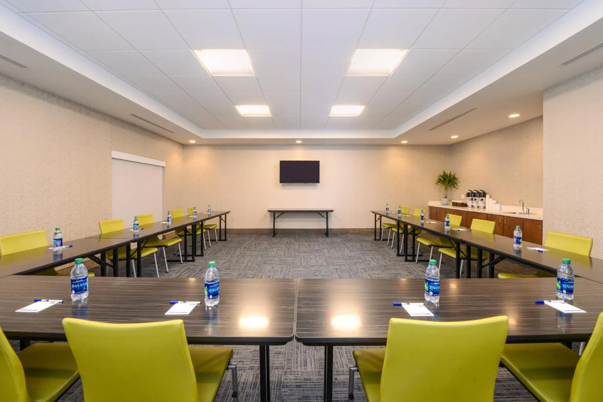 Meeting/conference room in Holiday Inn Express & Suites - St. Petersburg - Madeira Beach by IHG