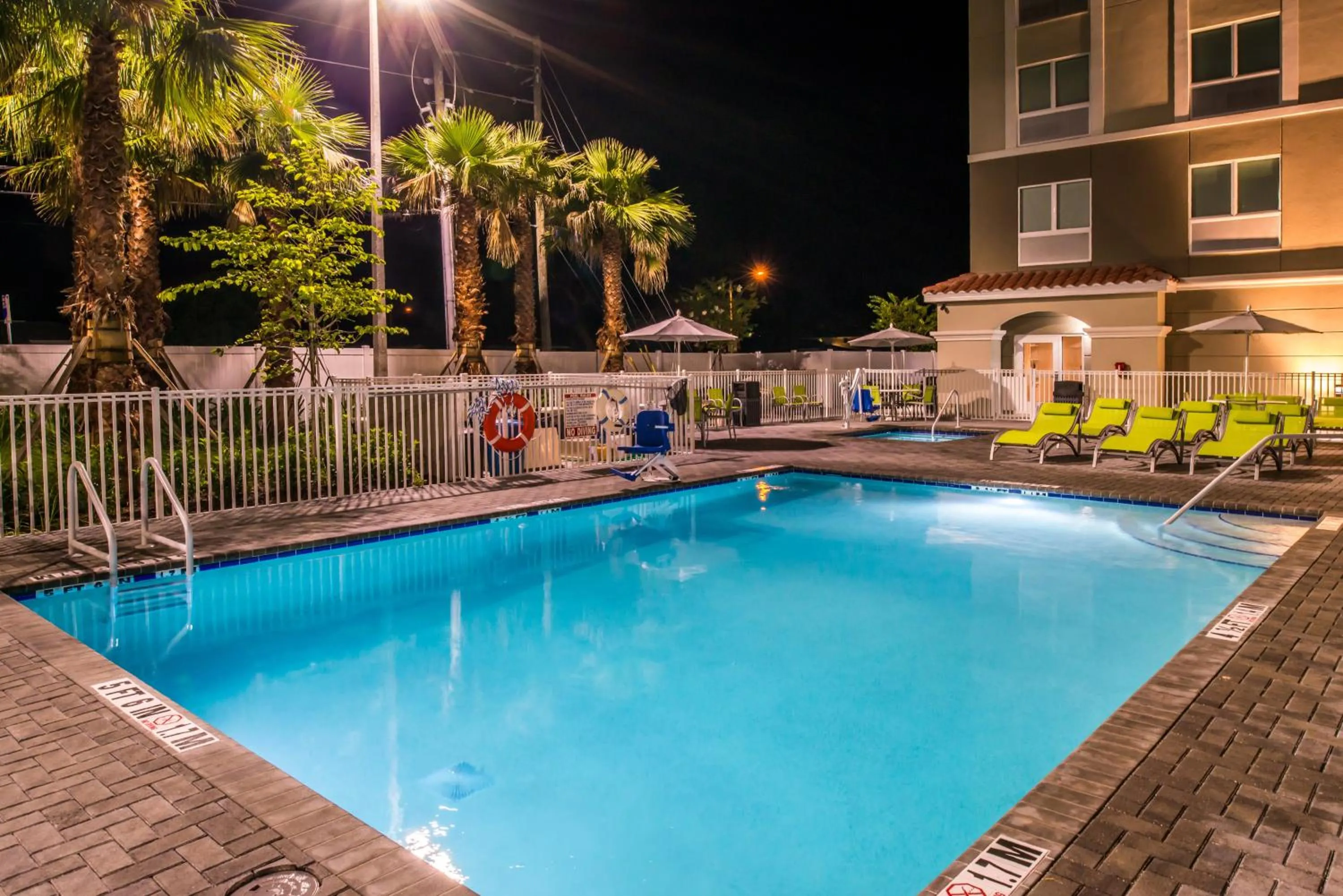 Patio in Holiday Inn Express & Suites - St. Petersburg - Madeira Beach by IHG