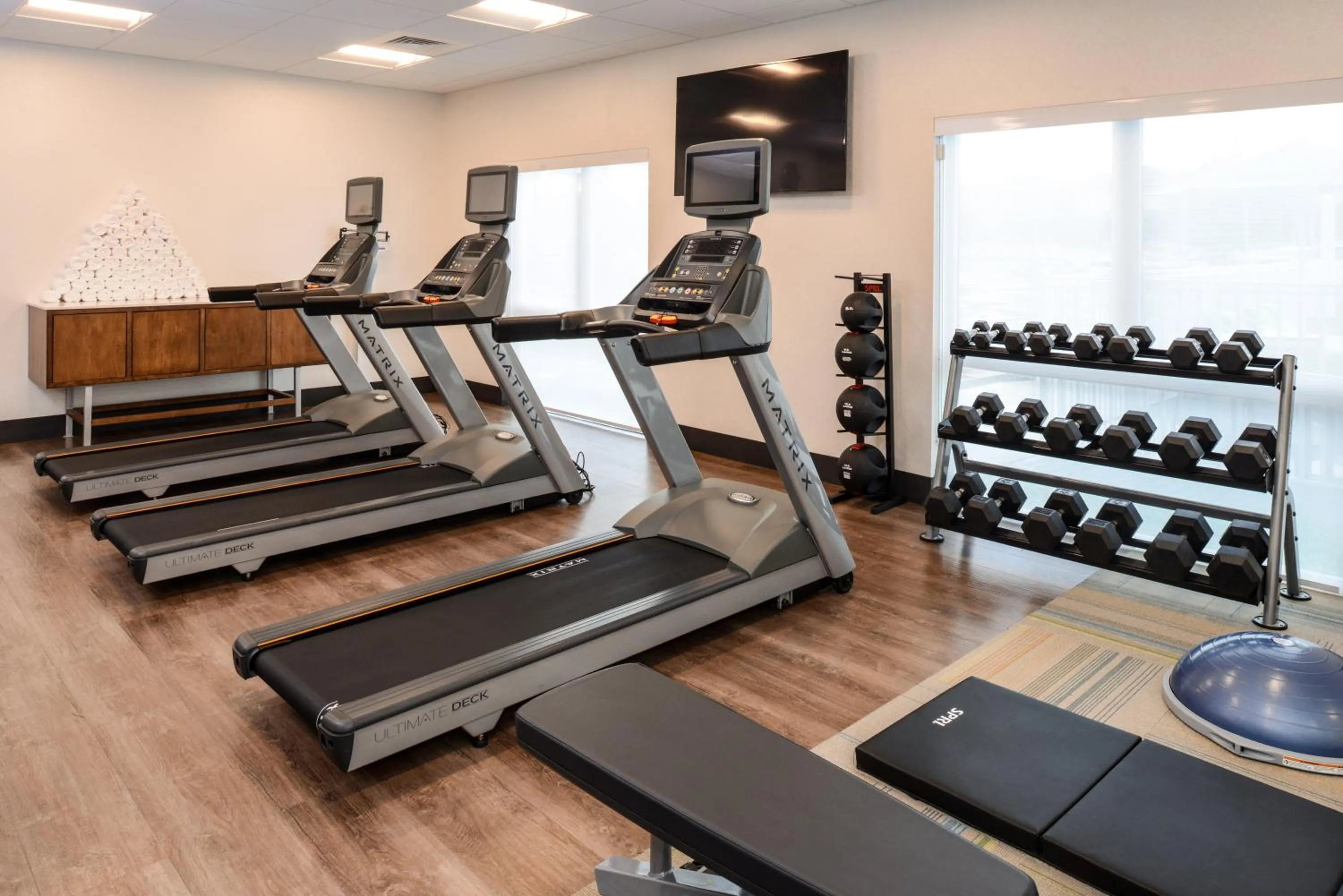 Fitness centre/facilities in Holiday Inn Express & Suites - St. Petersburg - Madeira Beach by IHG