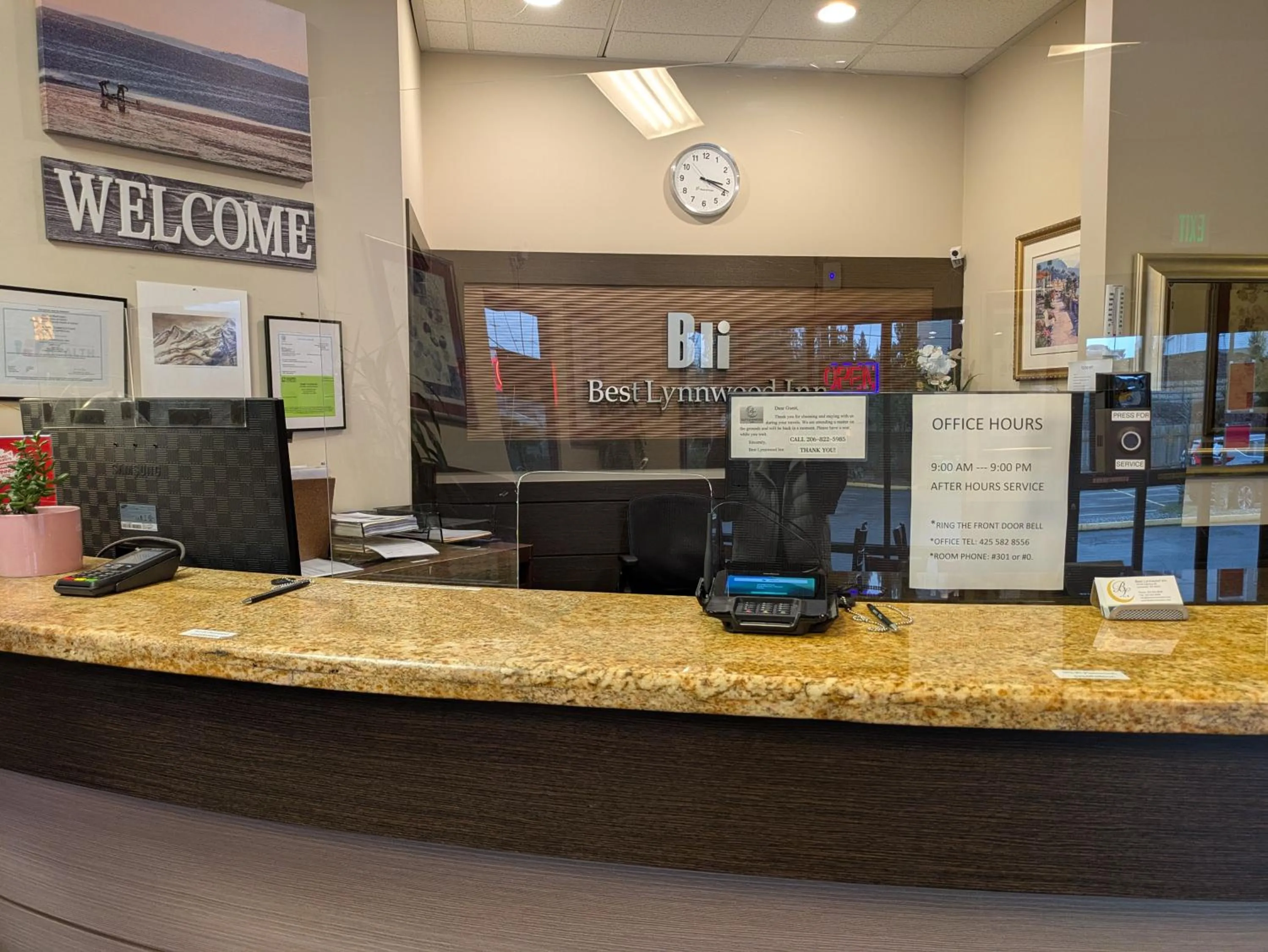 Lobby or reception in Best Lynnwood Inn