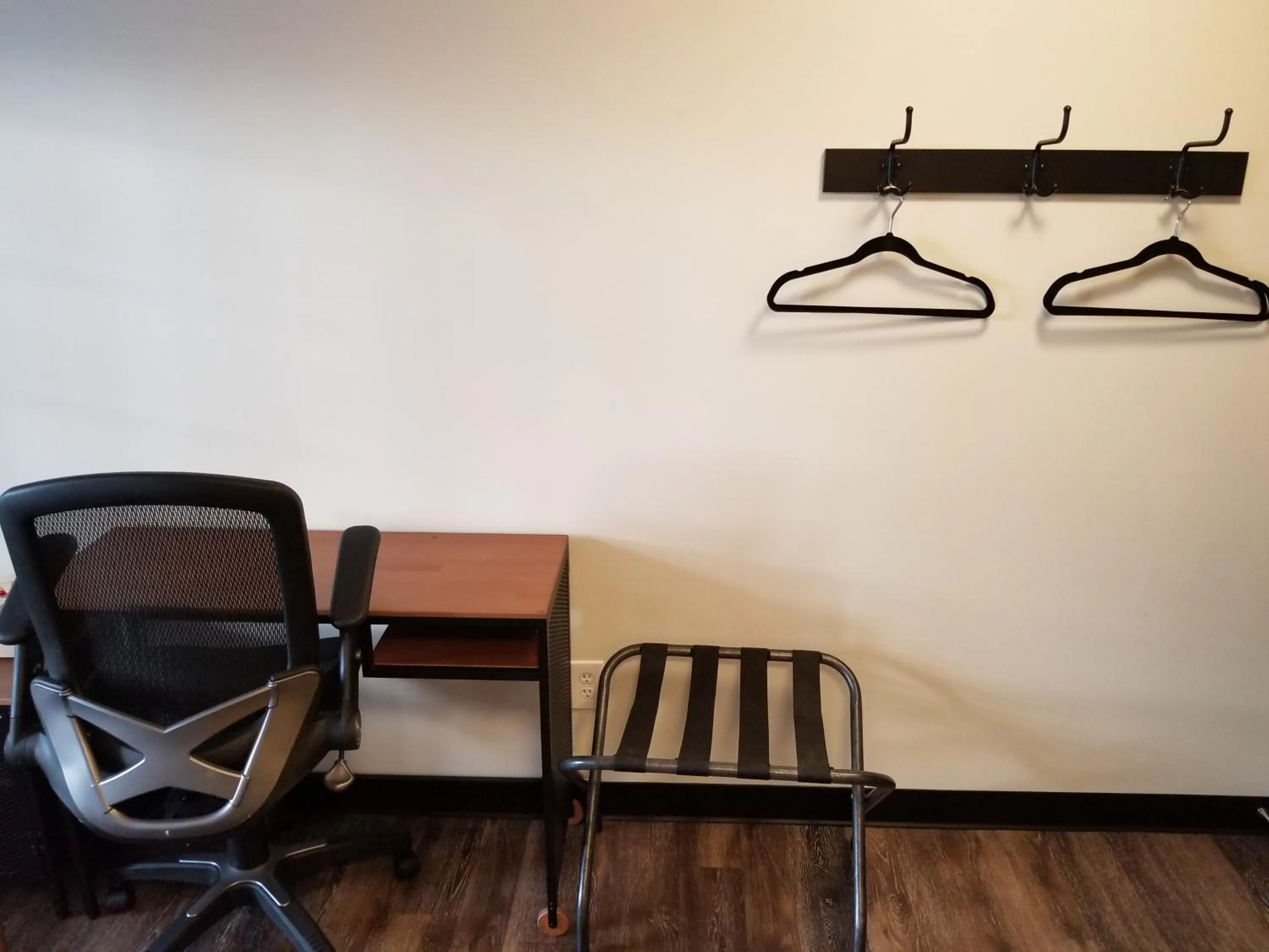 Seating area in Best Lynnwood Inn