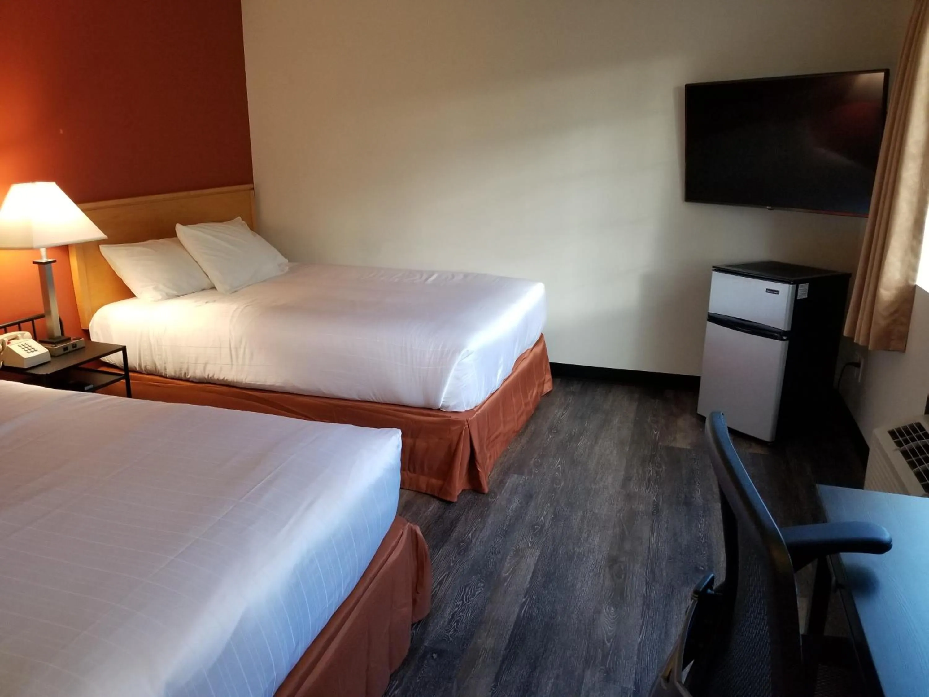 Bedroom, Bed in Best Lynnwood Inn