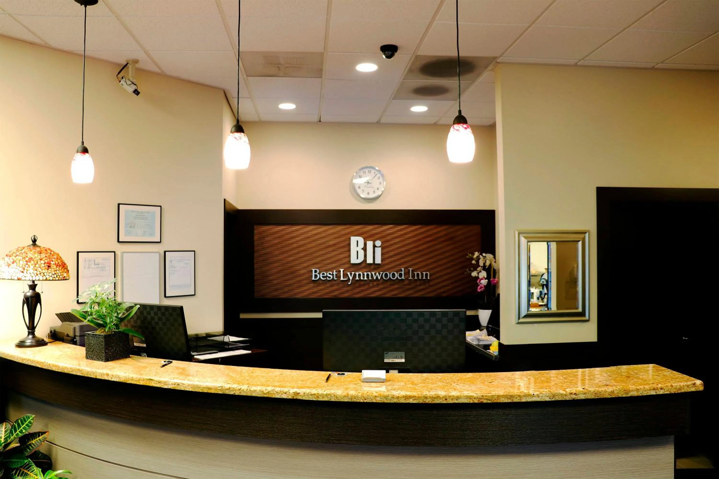 Lobby or reception in Best Lynnwood Inn