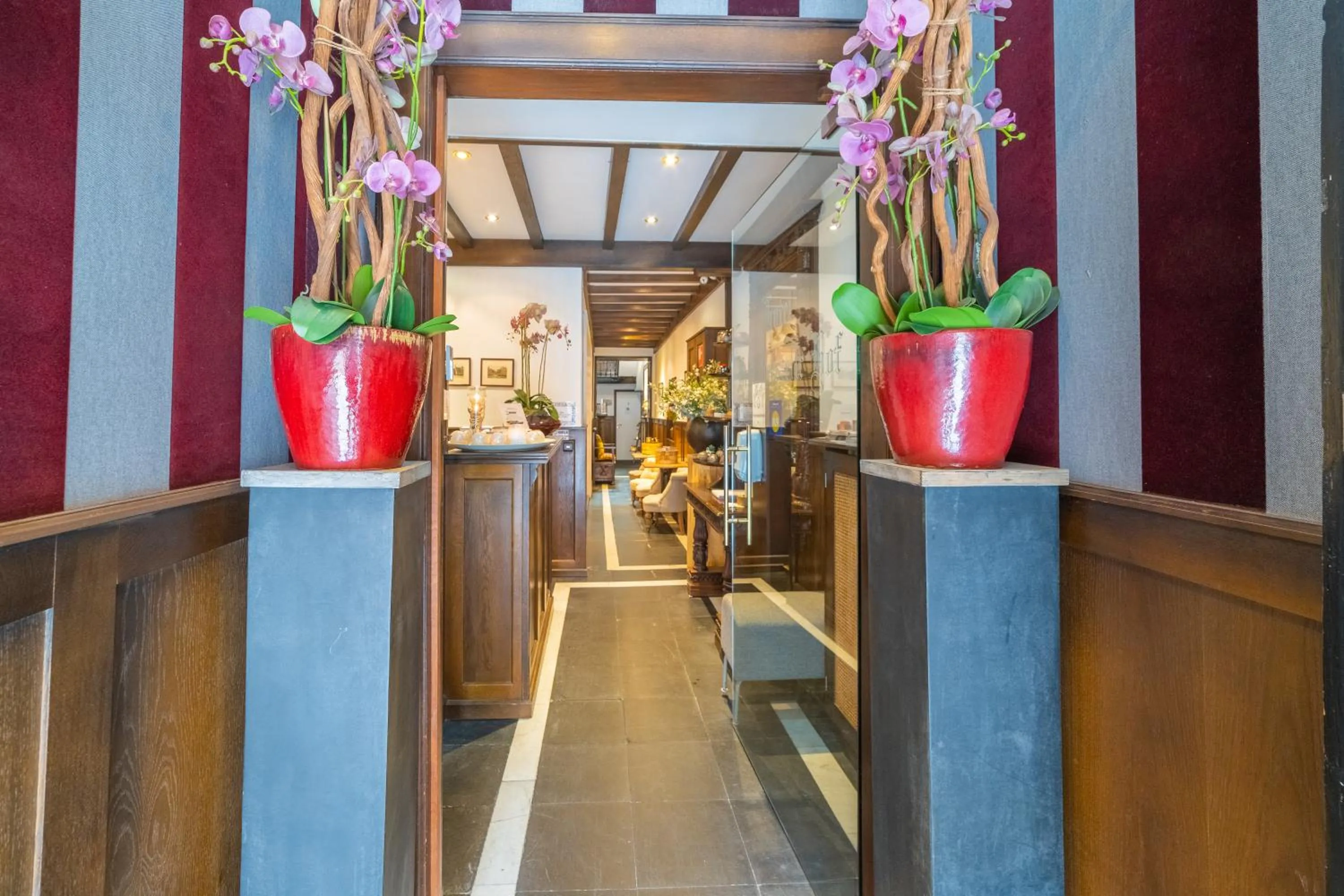 Facade/entrance in Hotel Het Gheestelic Hof by CW Hotel Collection