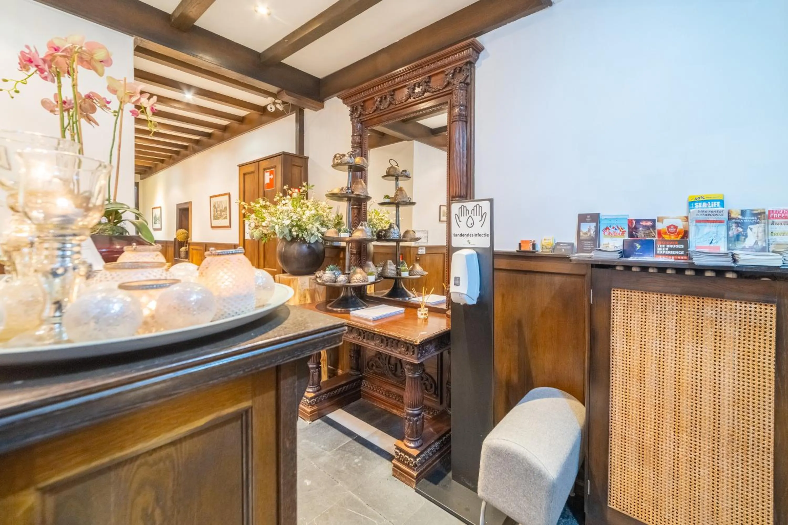 Lobby or reception in Hotel Het Gheestelic Hof by CW Hotel Collection