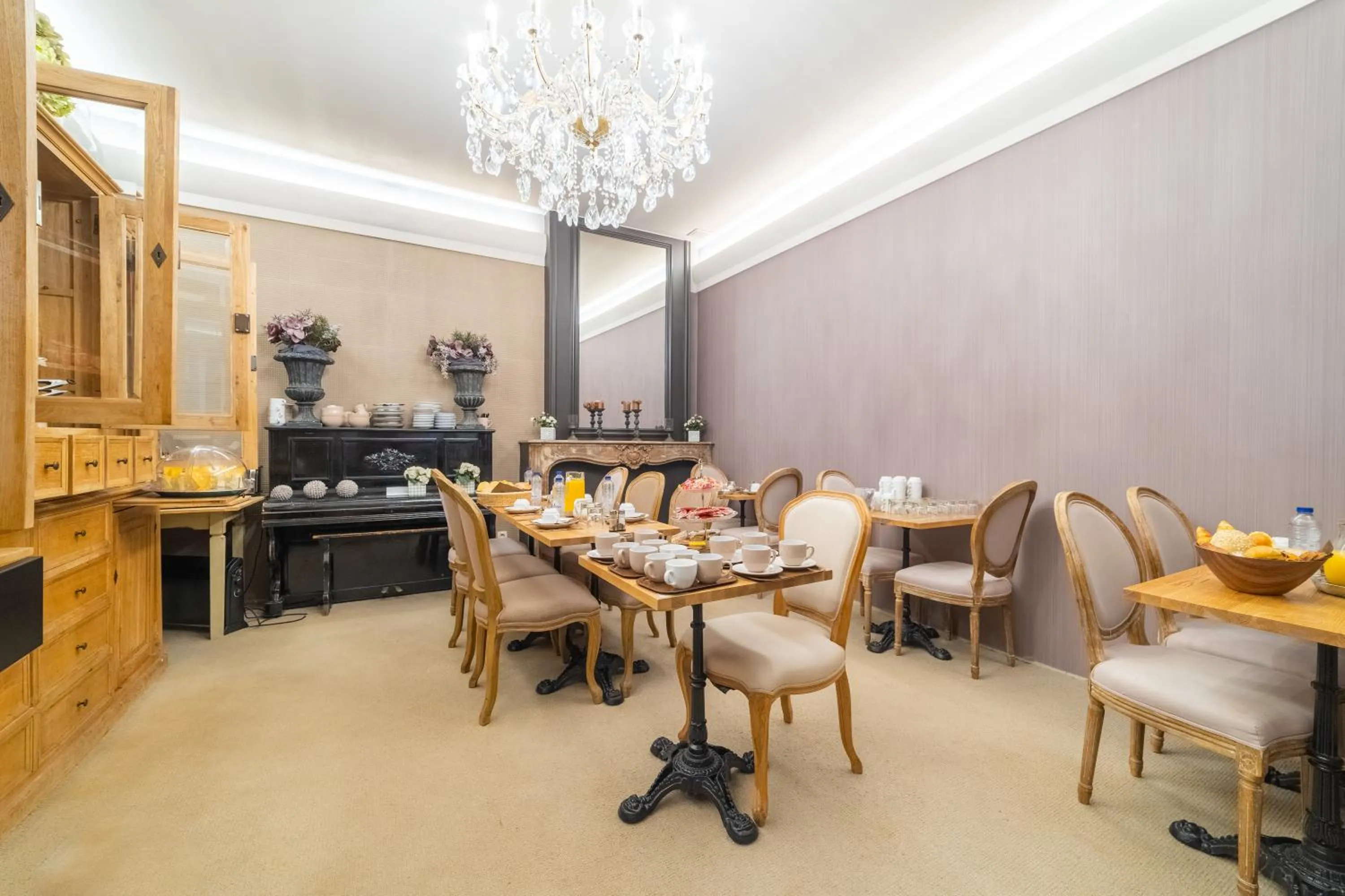 Breakfast in Hotel Het Gheestelic Hof by CW Hotel Collection