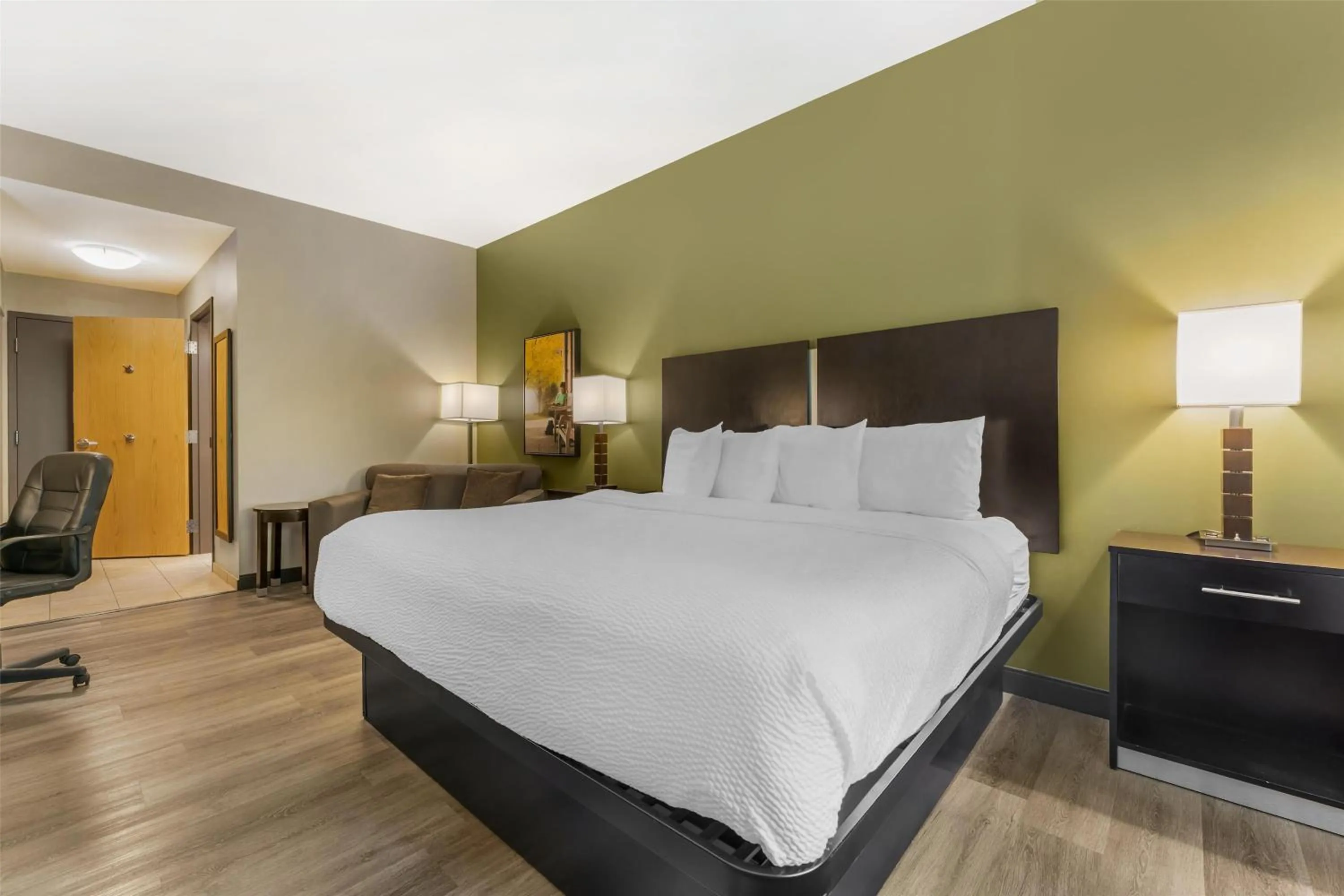 Bedroom, Bed in Best Western Plus Franciscan Square Inn & Suites Steubenville