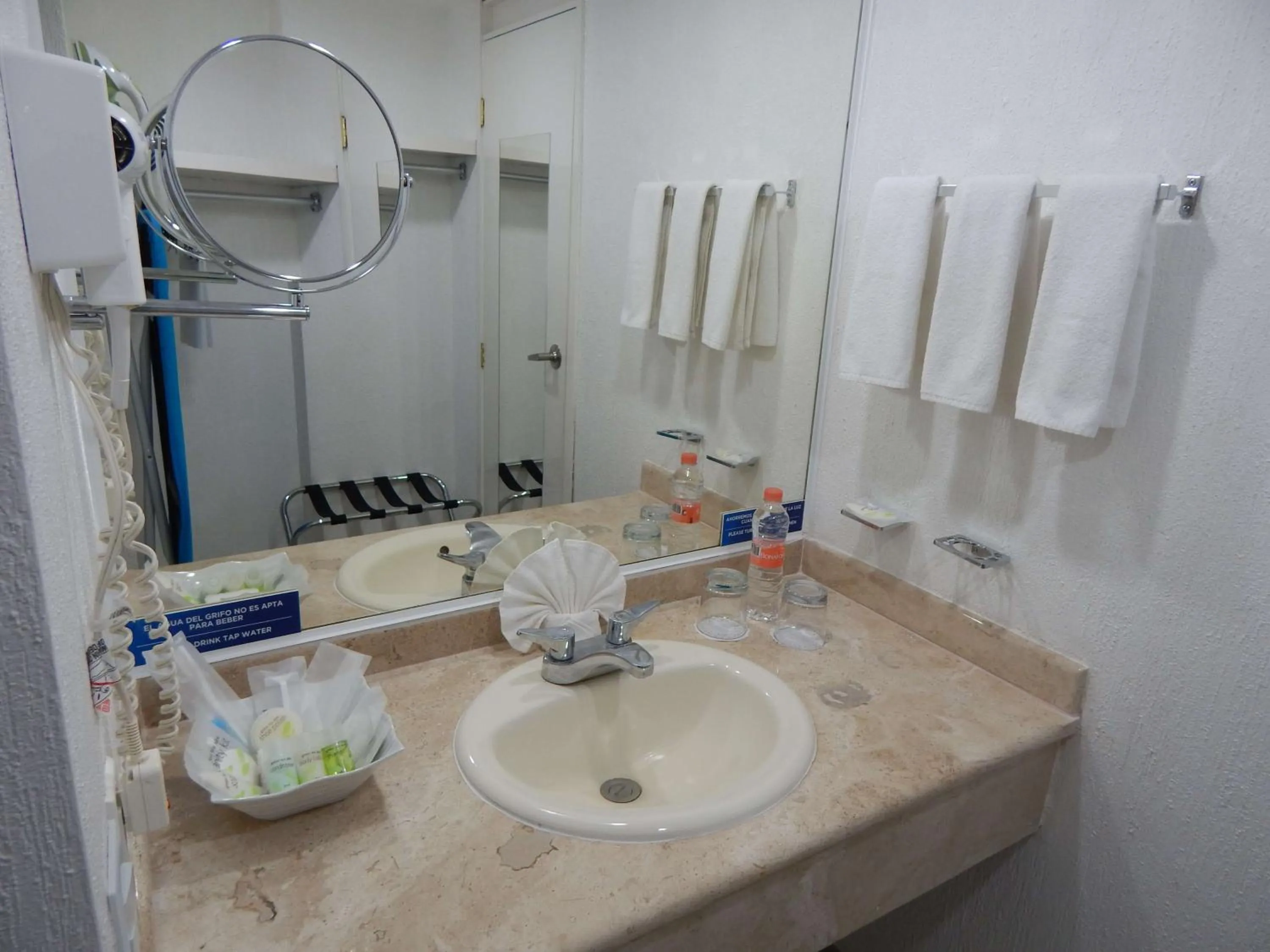 Deluxe King Suite with Sofa in Days Inn by Wyndham Minatitlan